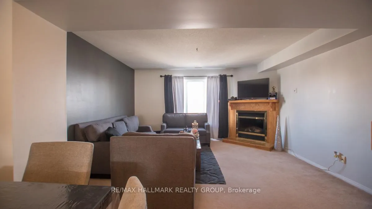 Photo 6 of Unit 33, 330 Cresthaven Drive, Ottawa, Barrhaven East — HOMEH