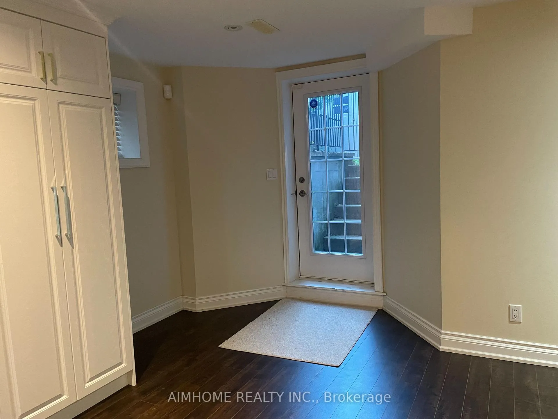 Photo 3 of 10 Hoyle Avenue, Toronto, Mount Pleasant East — HOMEH