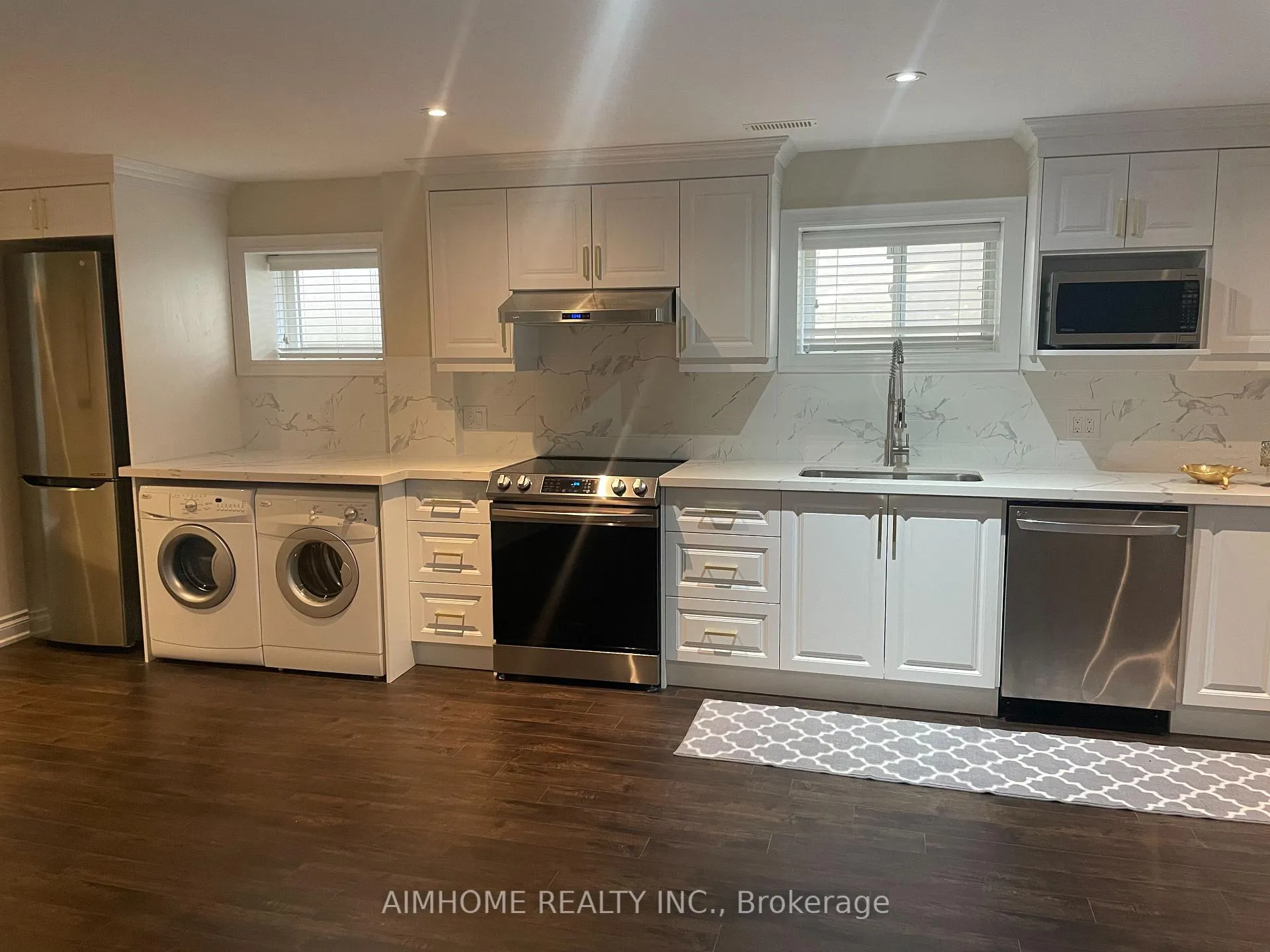 Photo 4 of 10 Hoyle Avenue, Toronto, Mount Pleasant East — HOMEH