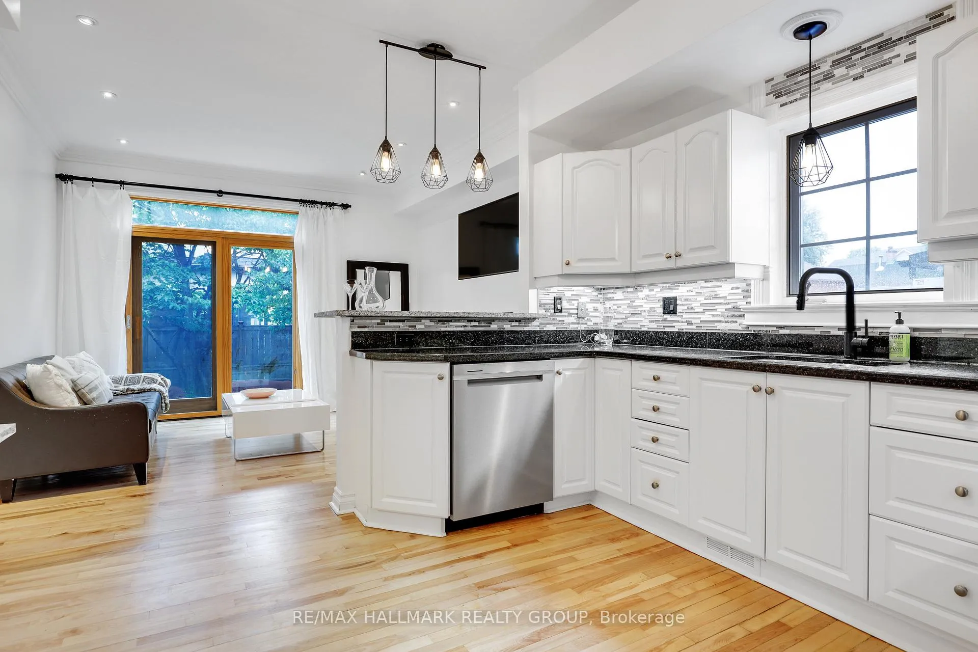 Photo 15 of 29 Thornton Avenue, Ottawa, Glebe — HOMEH