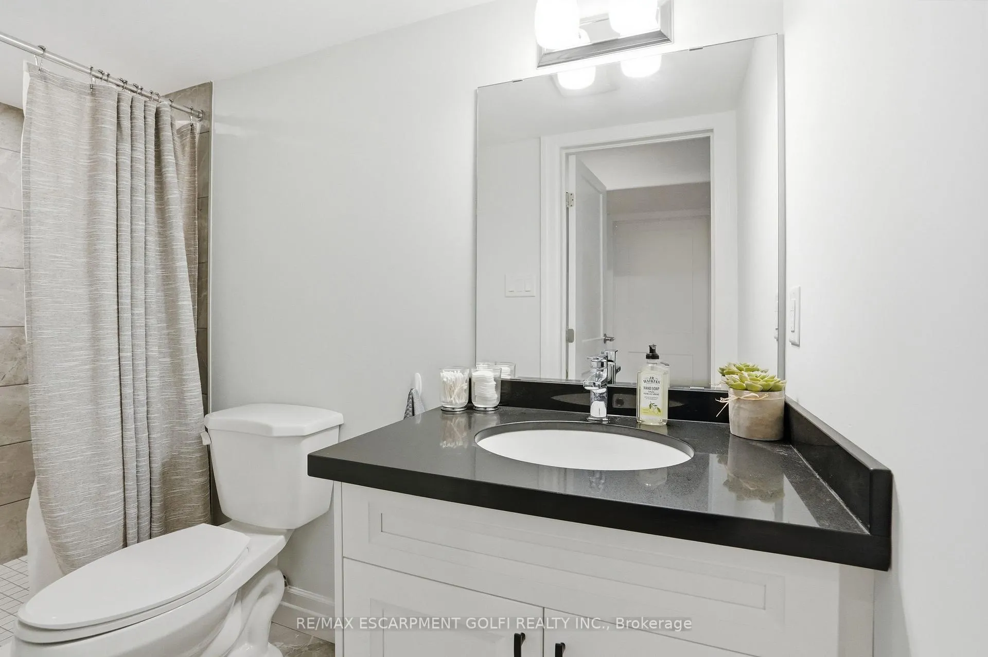 Photo 24 of 39 Bellhouse Avenue, Brantford, Empire South — HOMEH