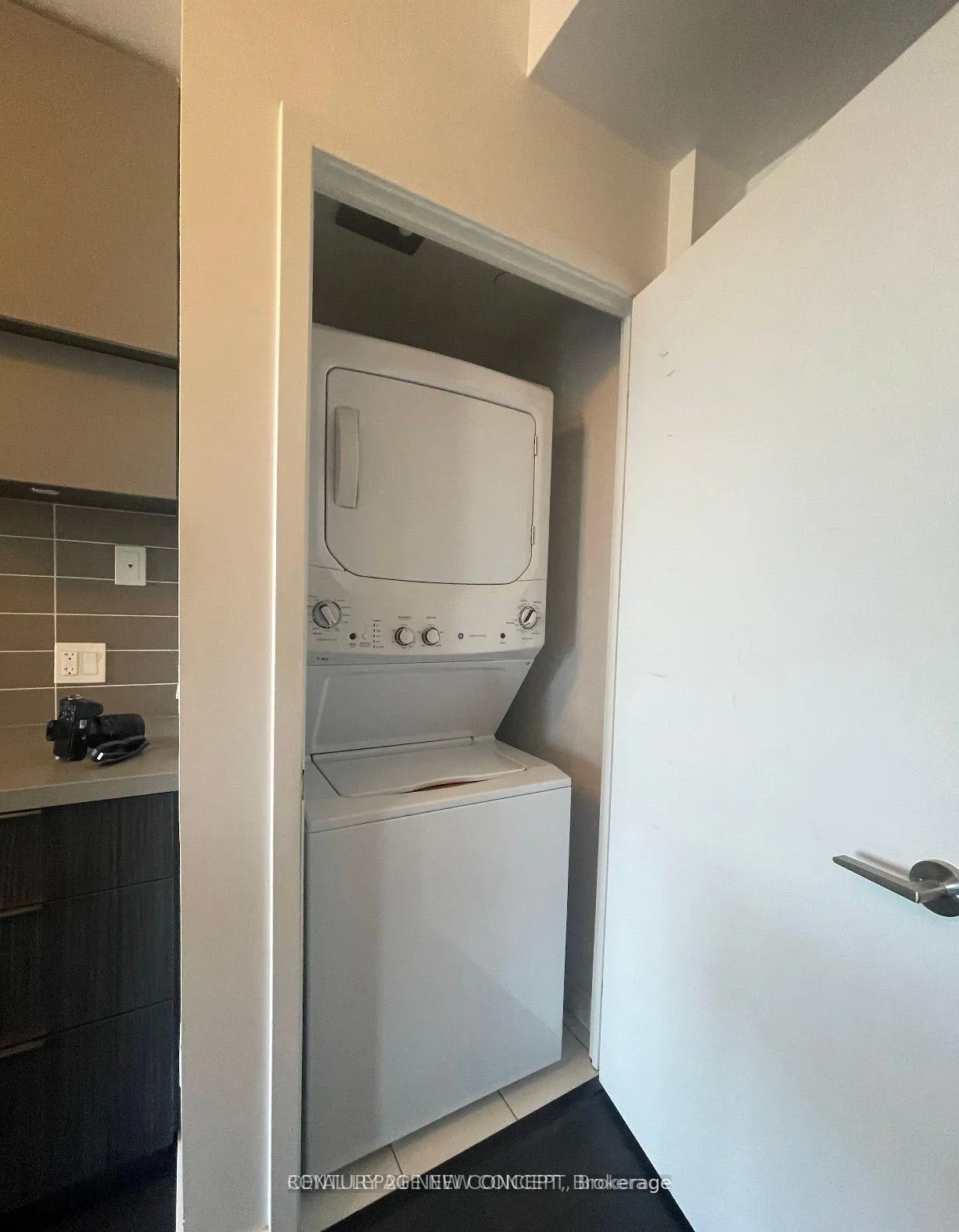 Photo 8 of Unit 4809, 8 Eglinton Avenue E, Toronto, Mount Pleasant West — HOMEH