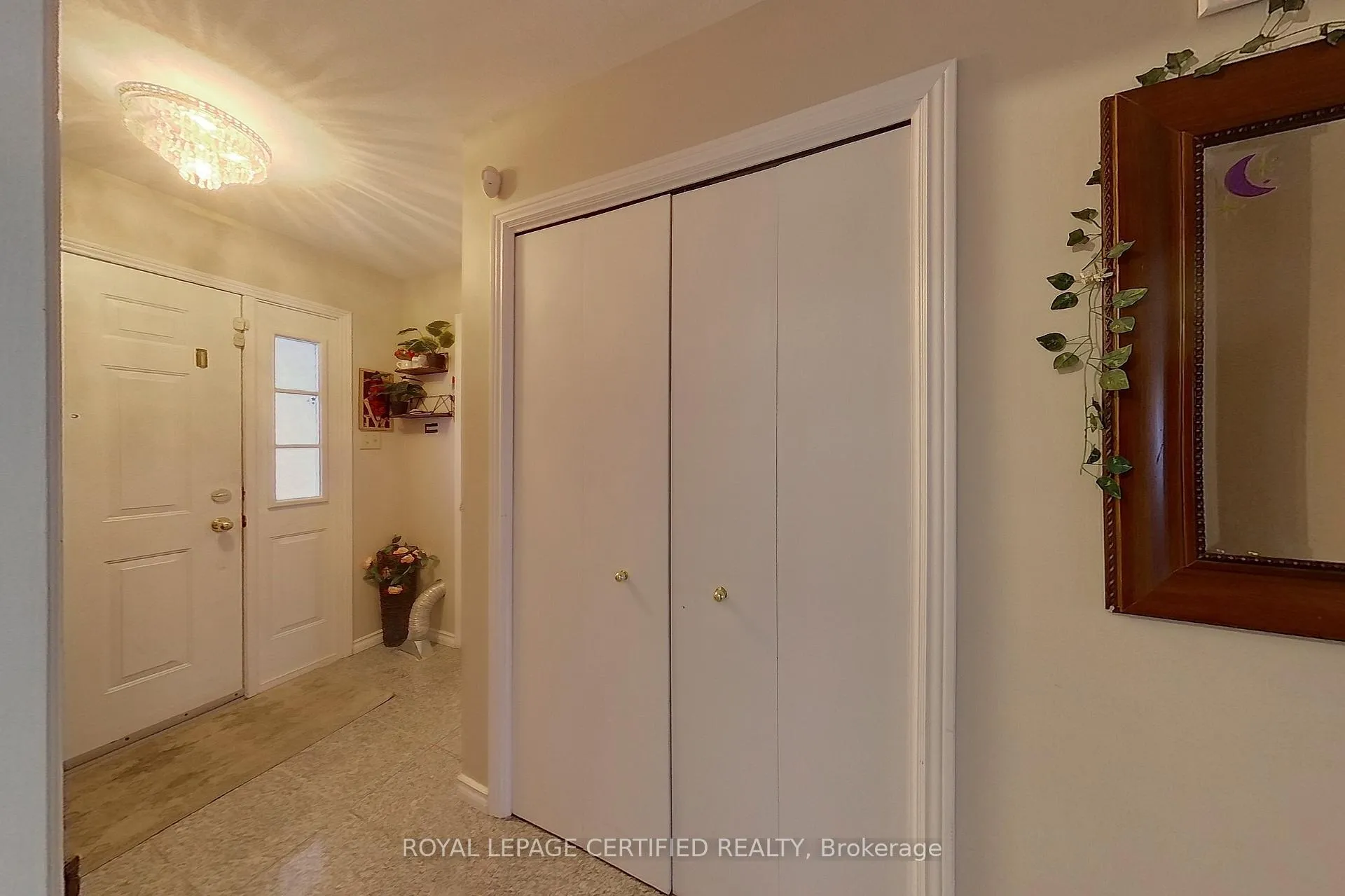 Photo 2 of 233 Benesfort Crescent, Kitchener, Victoria Hills — HOMEH