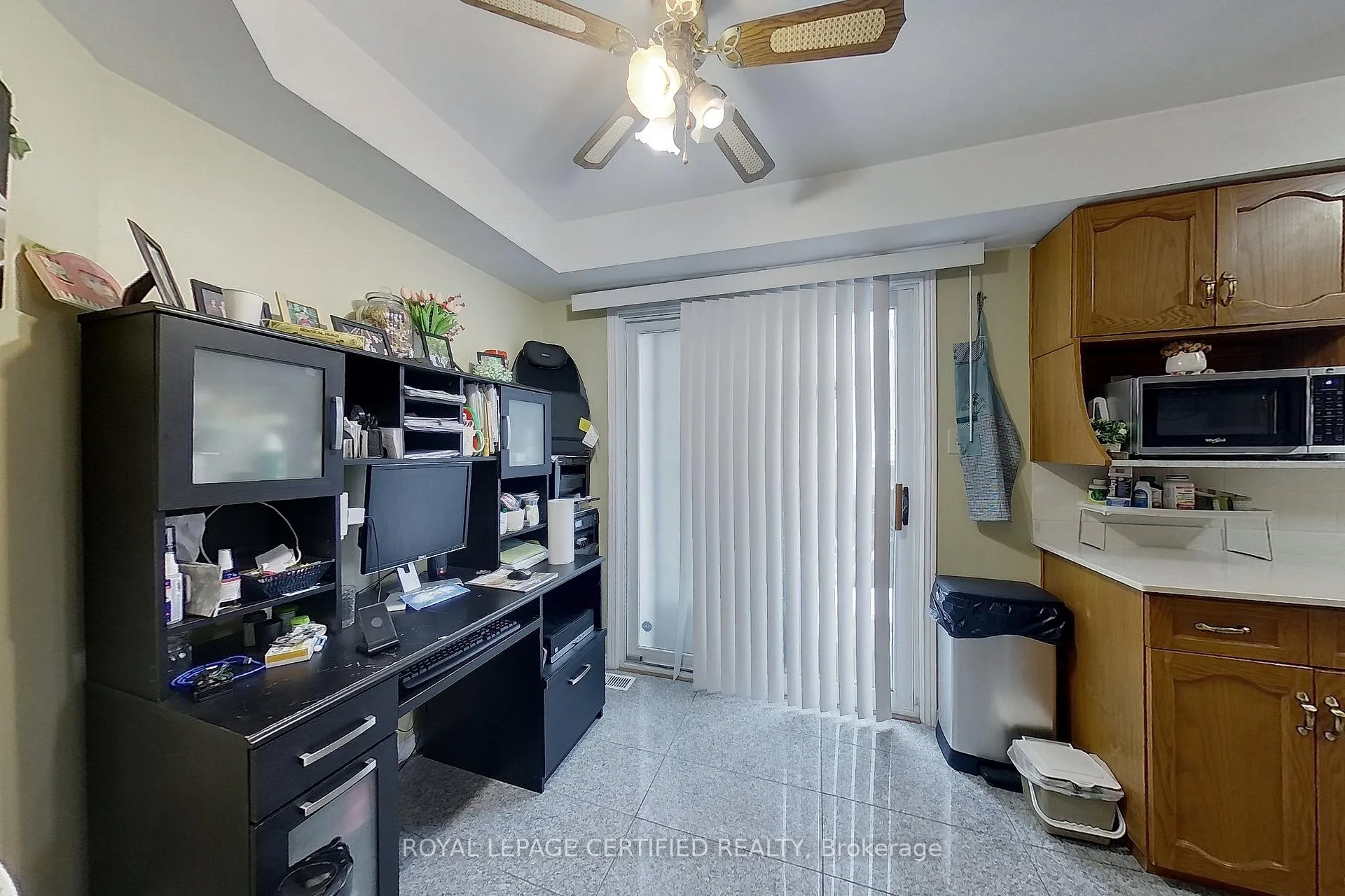 Photo 4 of 233 Benesfort Crescent, Kitchener, Victoria Hills — HOMEH