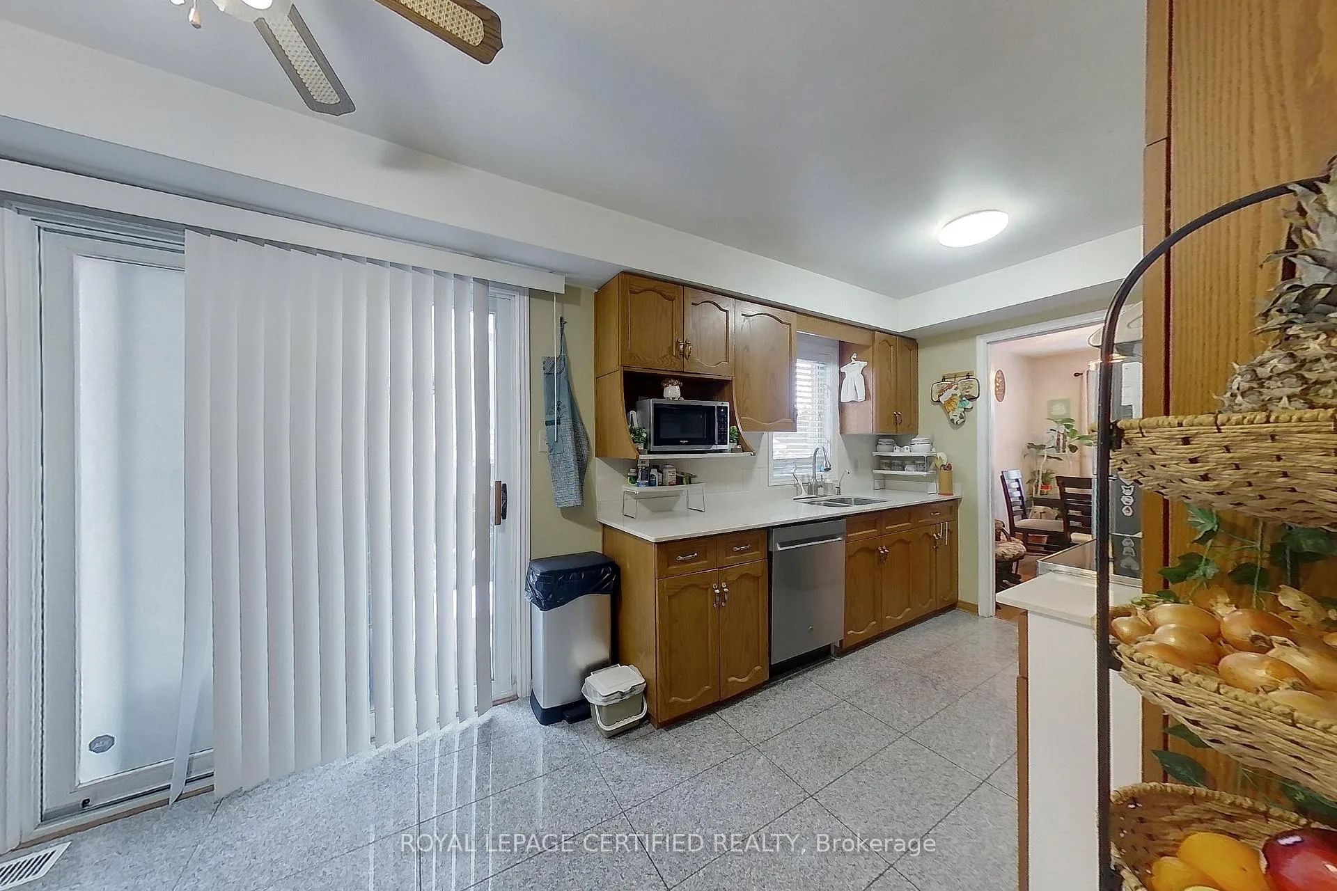 Photo 5 of 233 Benesfort Crescent, Kitchener, Victoria Hills — HOMEH