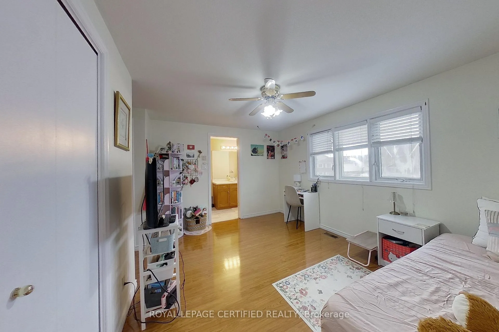 Photo 19 of 233 Benesfort Crescent, Kitchener, Victoria Hills — HOMEH