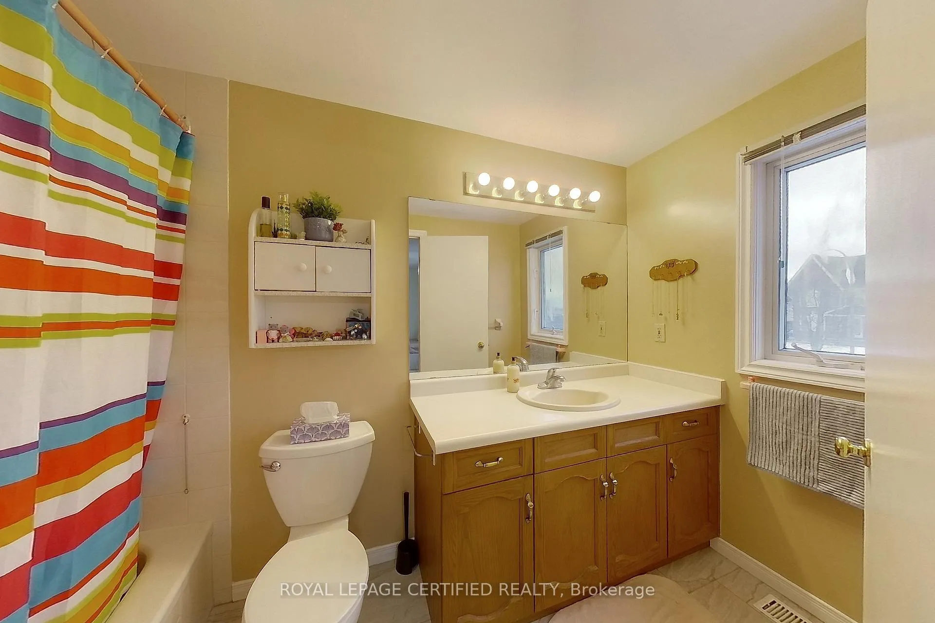 Photo 20 of 233 Benesfort Crescent, Kitchener, Victoria Hills — HOMEH