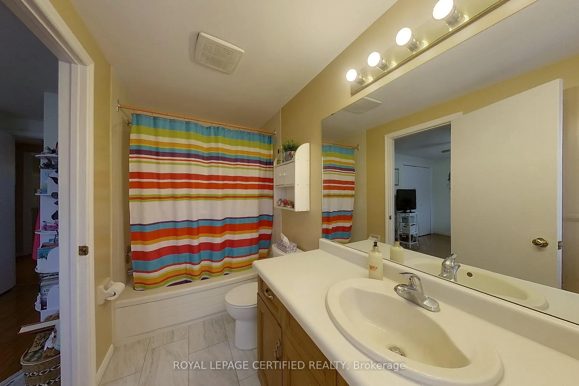 Photo 21 of 233 Benesfort Crescent, Kitchener, Victoria Hills — HOMEH