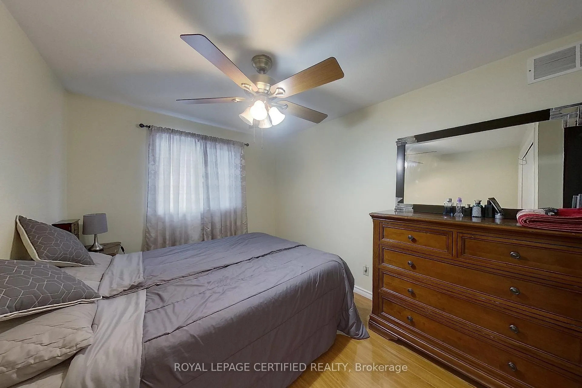Photo 25 of 233 Benesfort Crescent, Kitchener, Victoria Hills — HOMEH