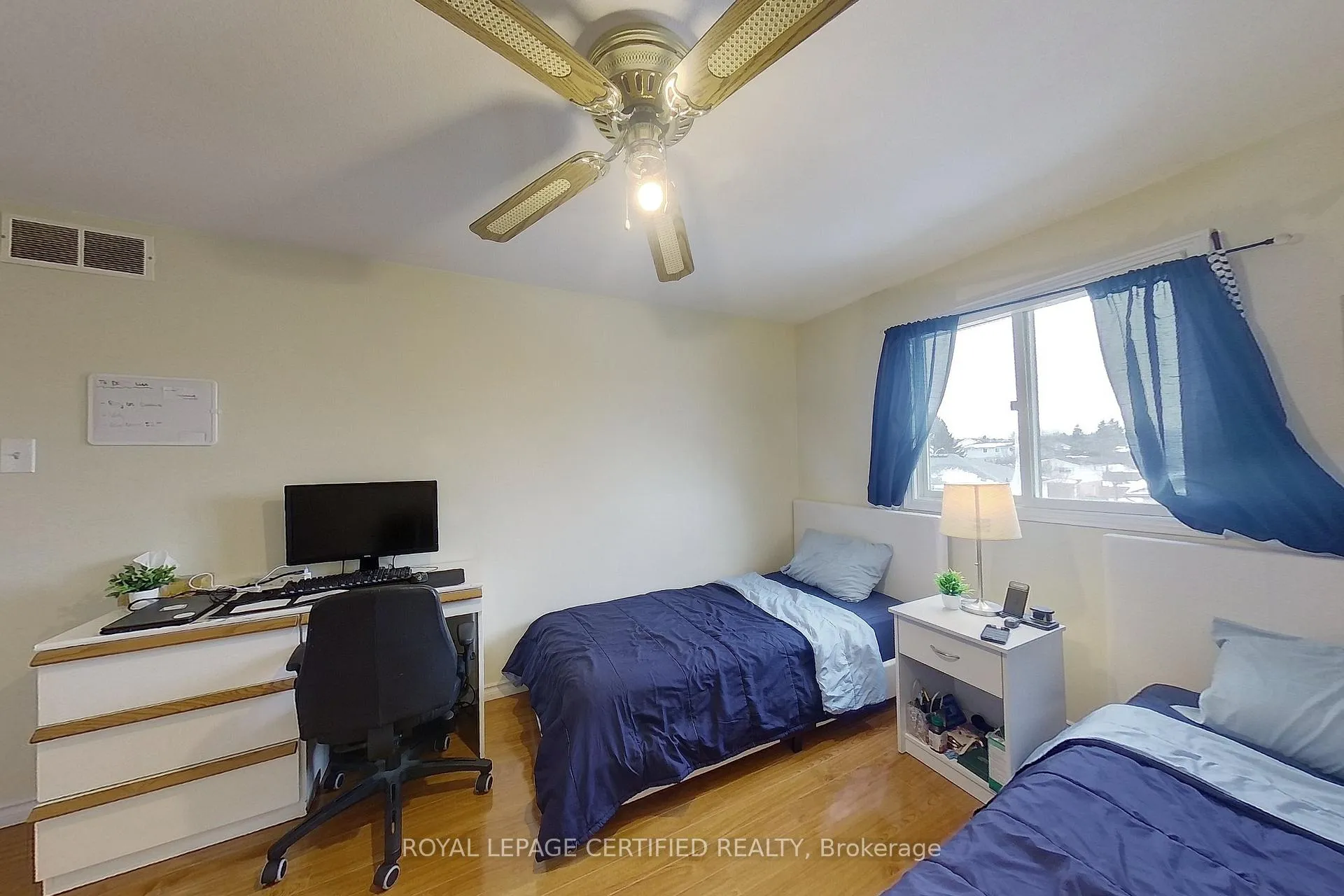 Photo 29 of 233 Benesfort Crescent, Kitchener, Victoria Hills — HOMEH