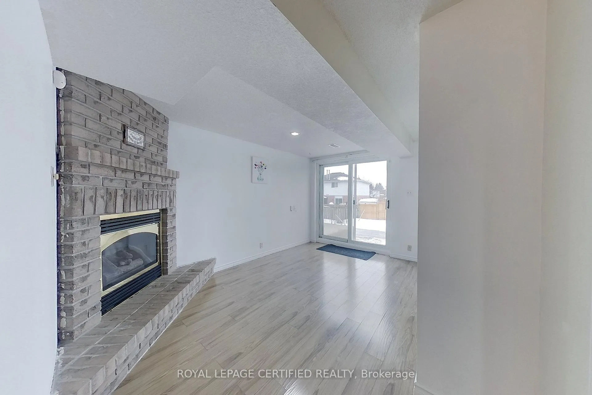 Photo 31 of 233 Benesfort Crescent, Kitchener, Victoria Hills — HOMEH