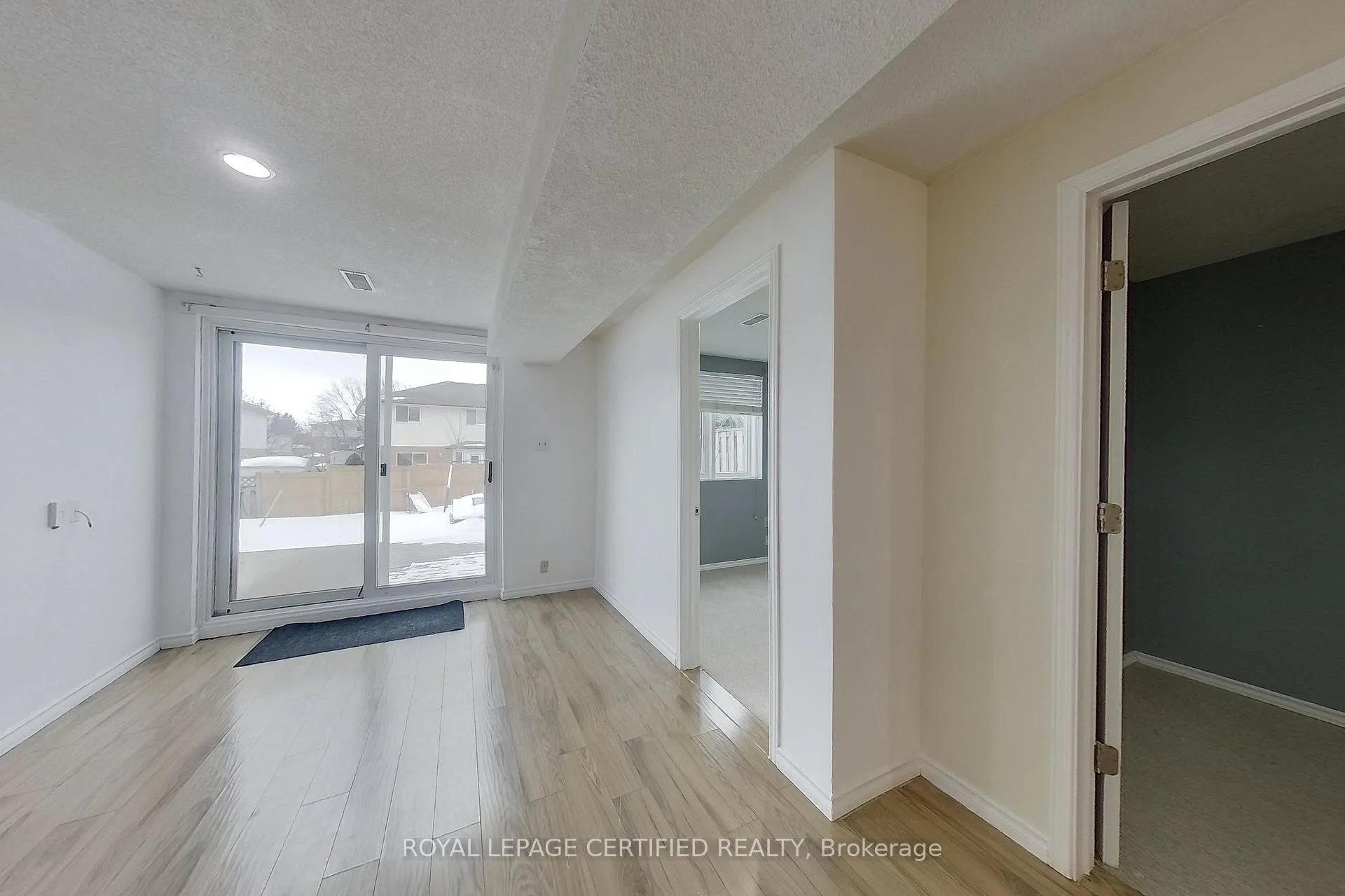 Photo 32 of 233 Benesfort Crescent, Kitchener, Victoria Hills — HOMEH