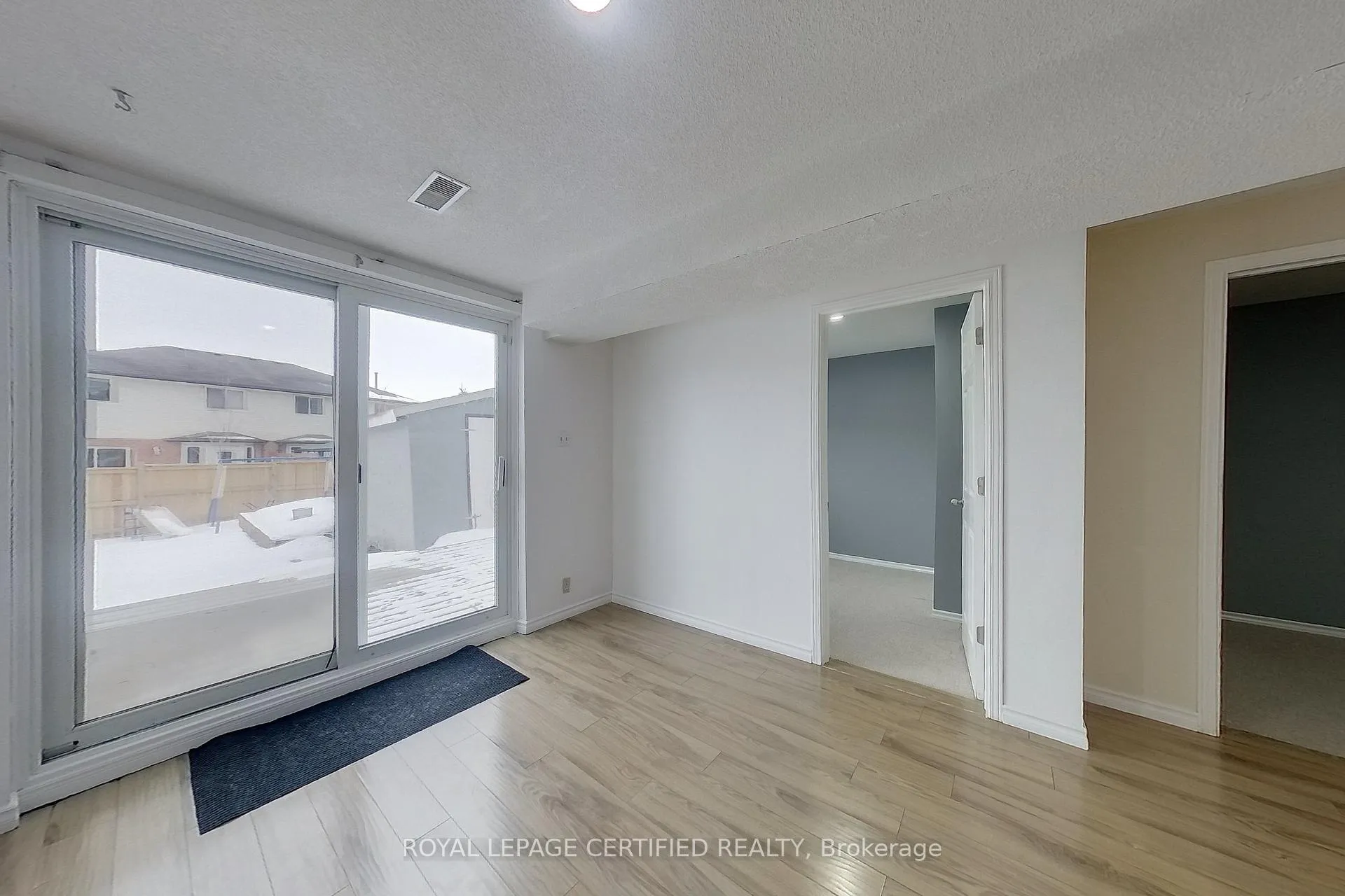 Photo 33 of 233 Benesfort Crescent, Kitchener, Victoria Hills — HOMEH