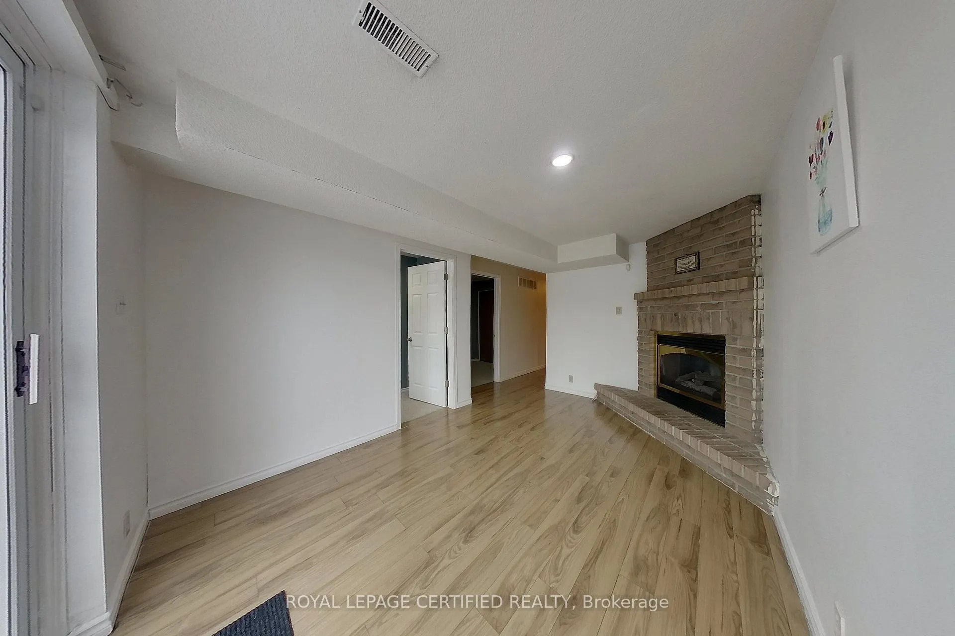 Photo 34 of 233 Benesfort Crescent, Kitchener, Victoria Hills — HOMEH