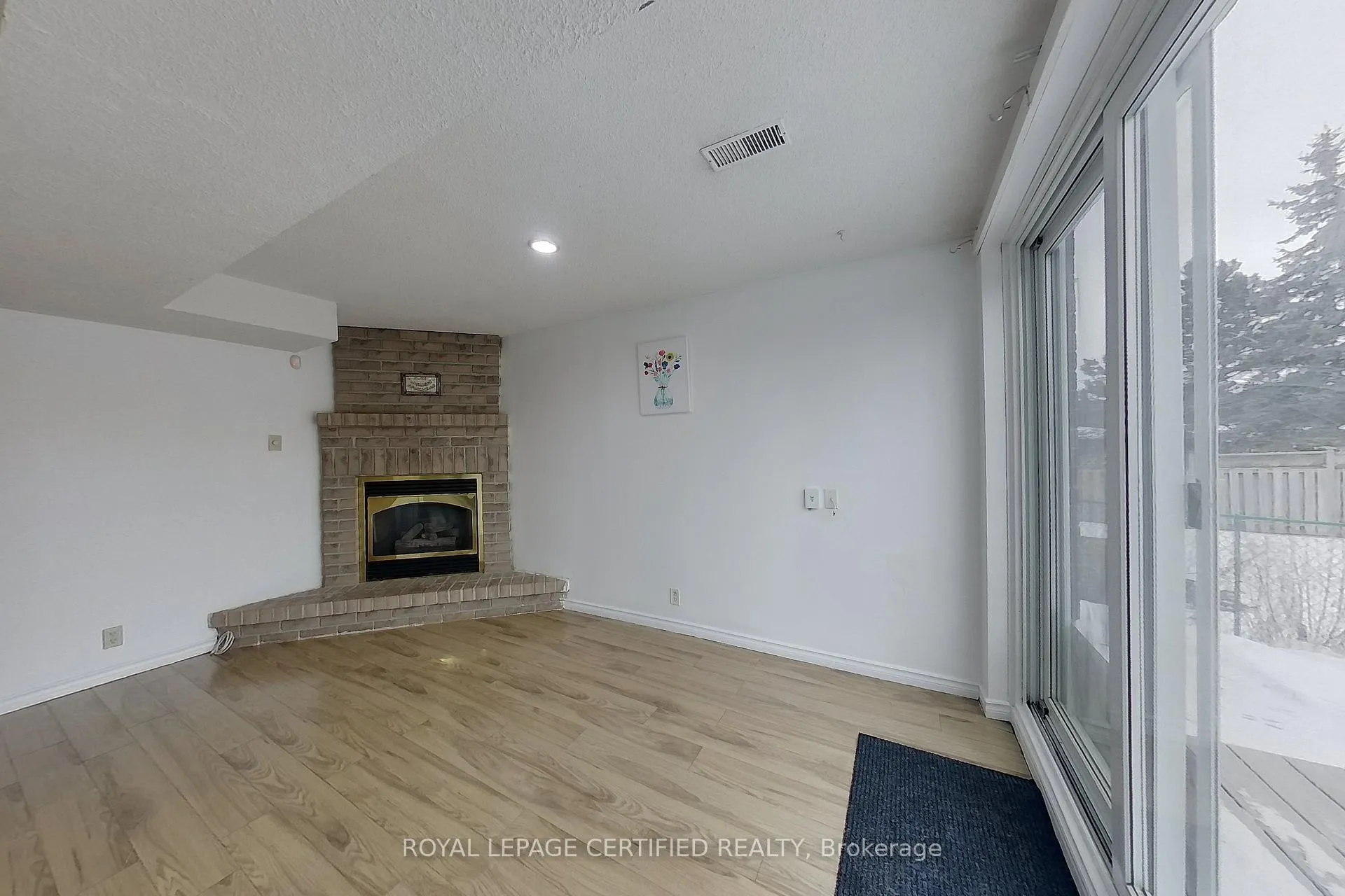 Photo 35 of 233 Benesfort Crescent, Kitchener, Victoria Hills — HOMEH