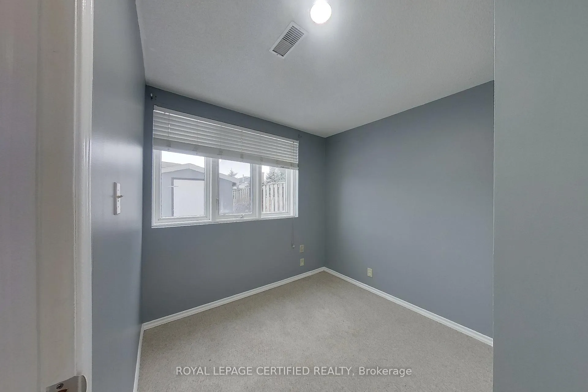 Photo 36 of 233 Benesfort Crescent, Kitchener, Victoria Hills — HOMEH