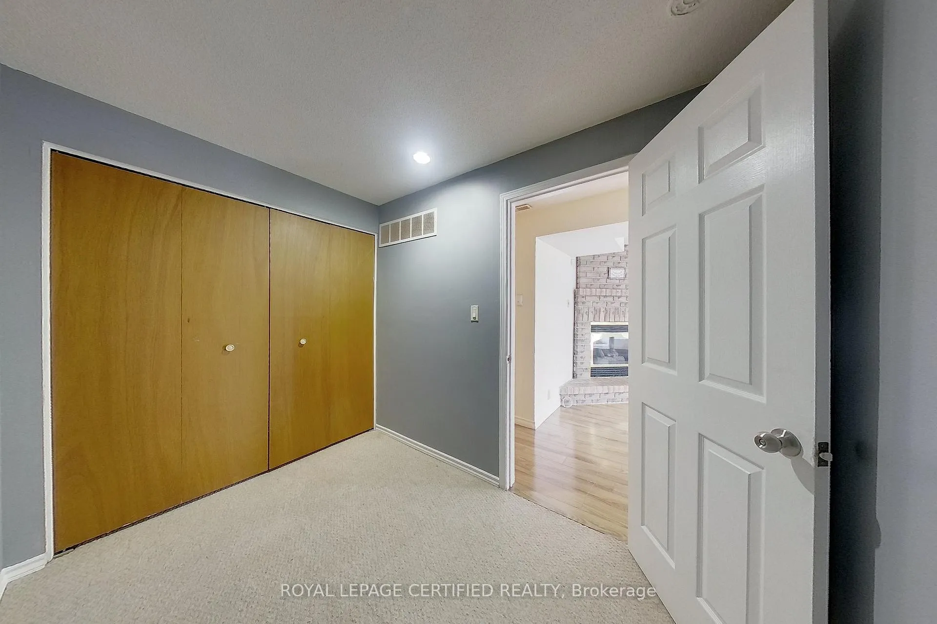 Photo 40 of 233 Benesfort Crescent, Kitchener, Victoria Hills — HOMEH