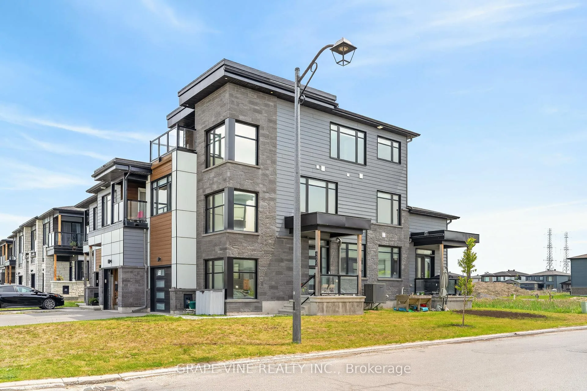 Photo 1 of 4802 Abbott Street E, Ottawa, Kanata - Emerald Meadows/Trailwest — HOMEH