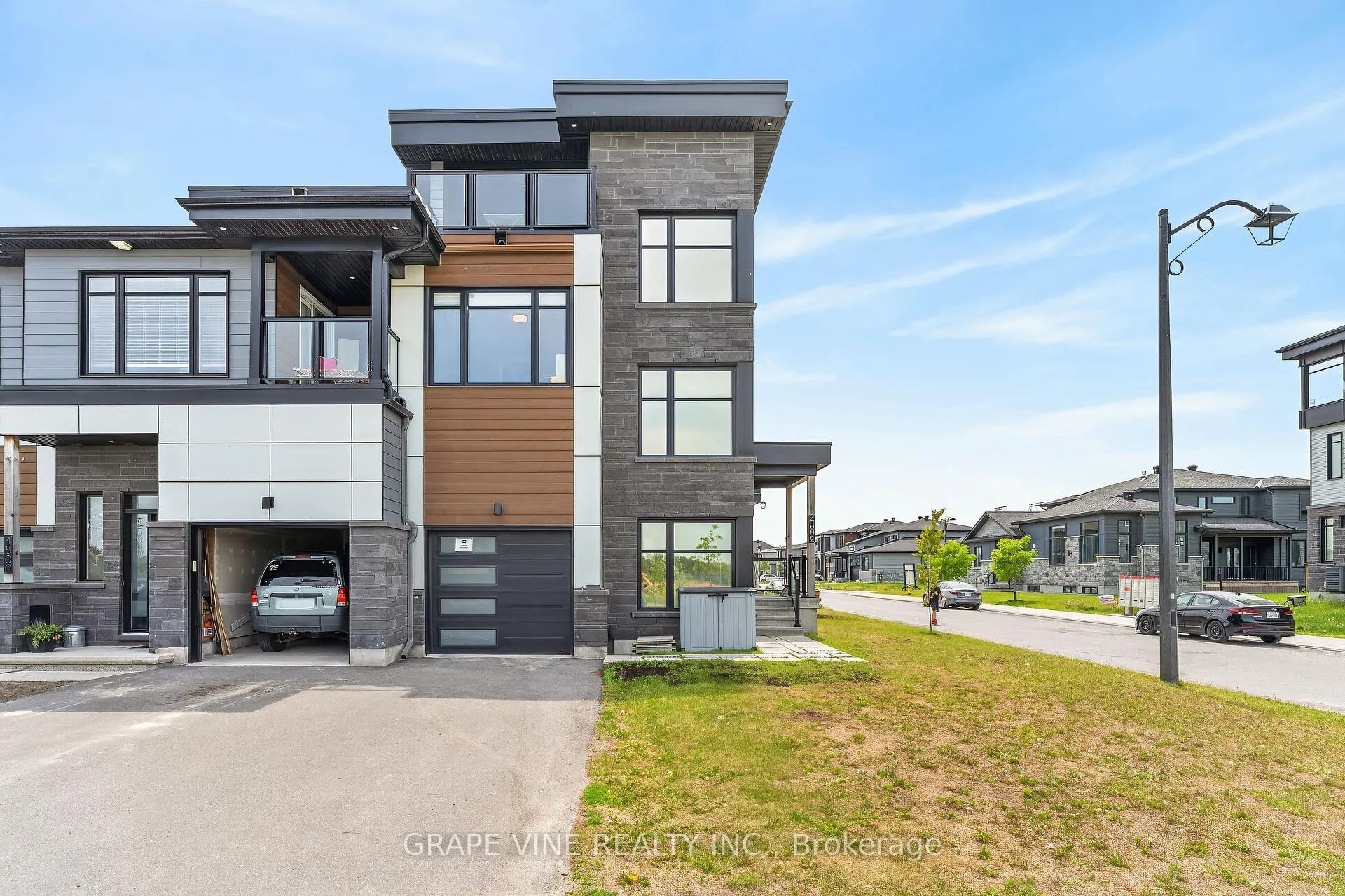Photo 2 of 4802 Abbott Street E, Ottawa, Kanata - Emerald Meadows/Trailwest — HOMEH