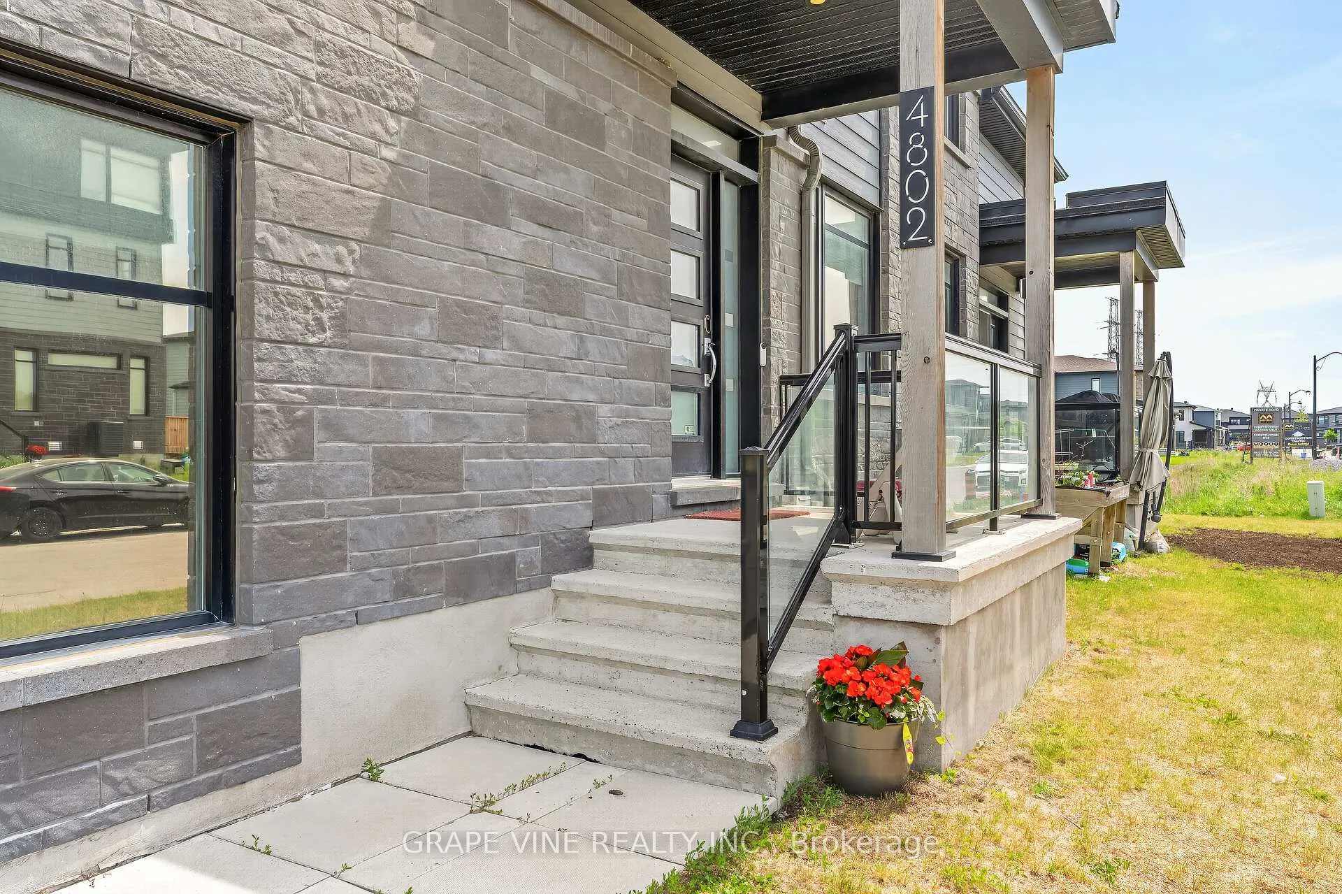 Photo 5 of 4802 Abbott Street E, Ottawa, Kanata - Emerald Meadows/Trailwest — HOMEH