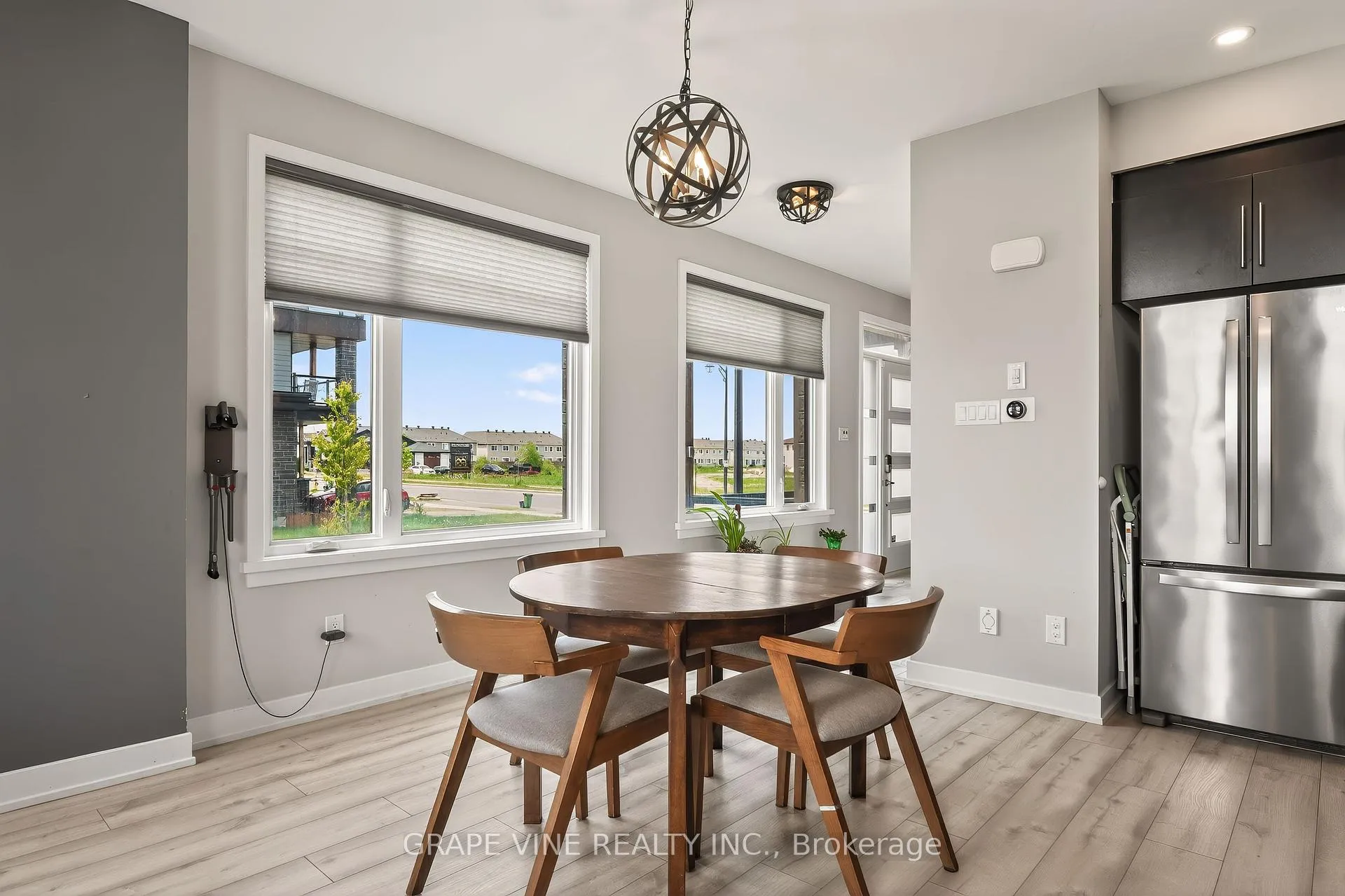 Photo 9 of 4802 Abbott Street E, Ottawa, Kanata - Emerald Meadows/Trailwest — HOMEH