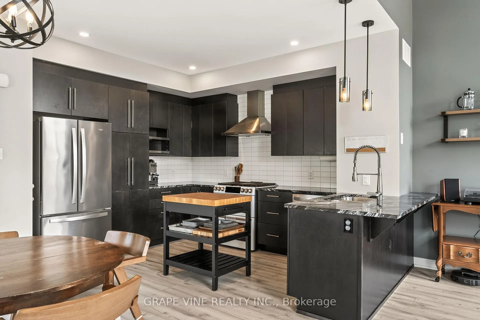 Photo 11 of 4802 Abbott Street E, Ottawa, Kanata - Emerald Meadows/Trailwest — HOMEH