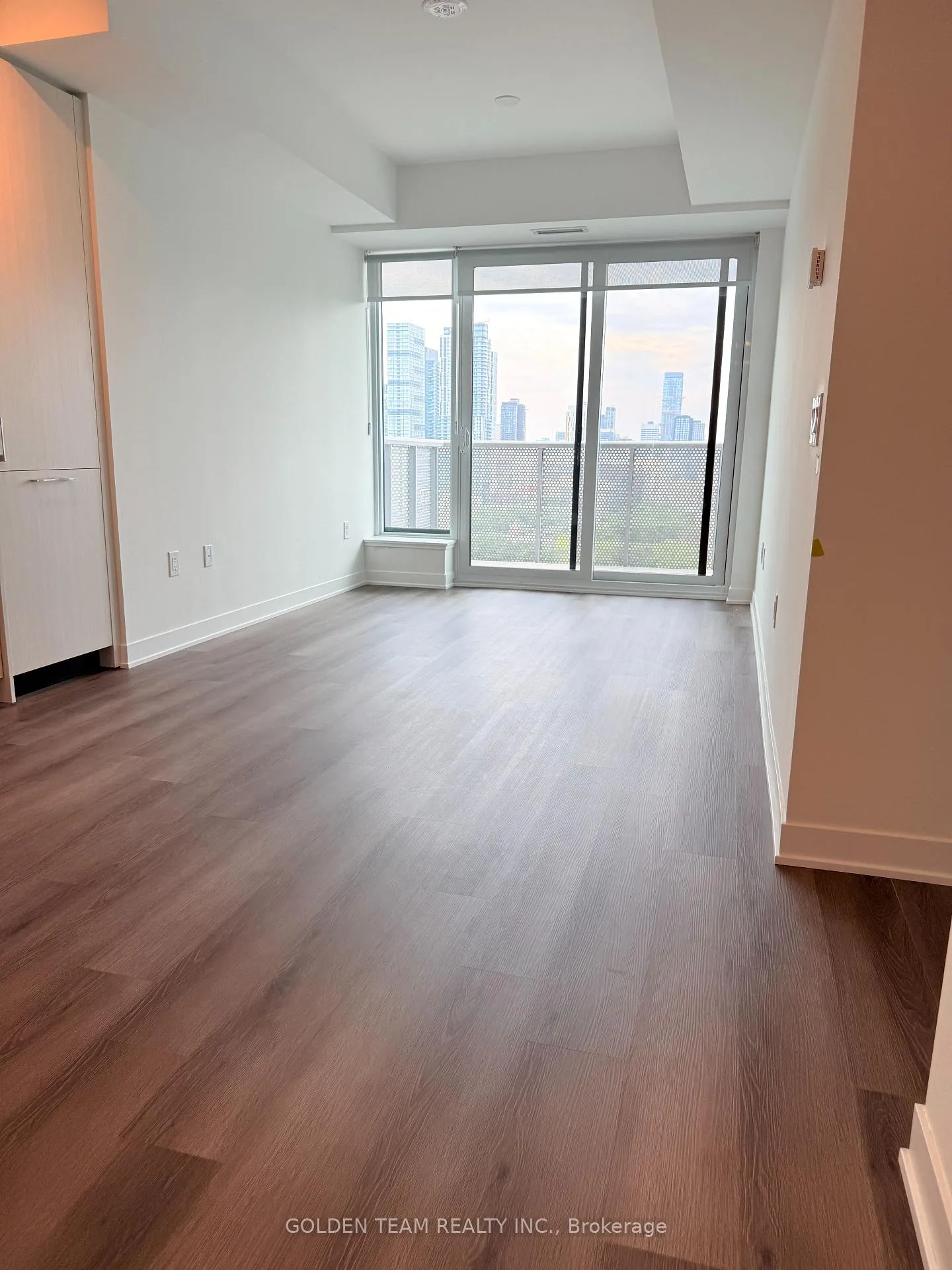 Photo 2 of Unit 1807, 10 Oak Street, Toronto, Regent Park — HOMEH