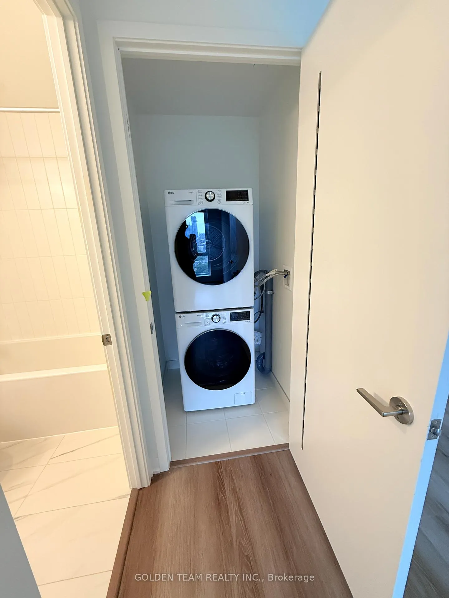 Photo 4 of Unit 1807, 10 Oak Street, Toronto, Regent Park — HOMEH