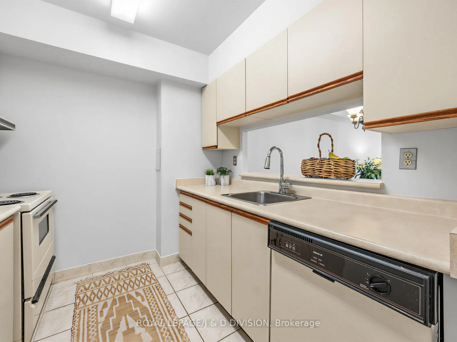 Photo 13 of Unit 211, 1665 Pickering Parkway, Pickering, Village East — HOMEH