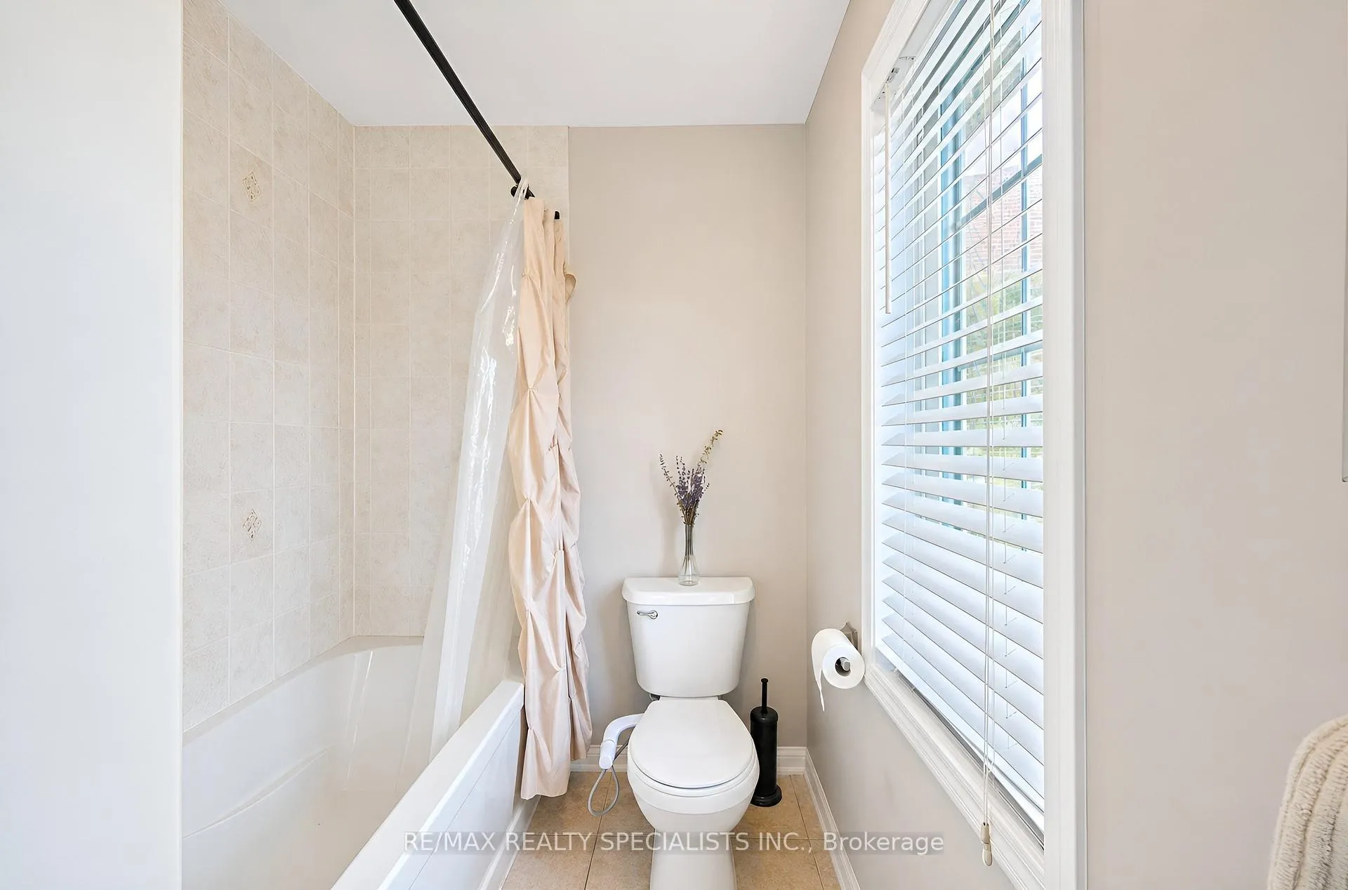 Photo 38 of 669 Gervais Terrace, Milton, Coates — HOMEH