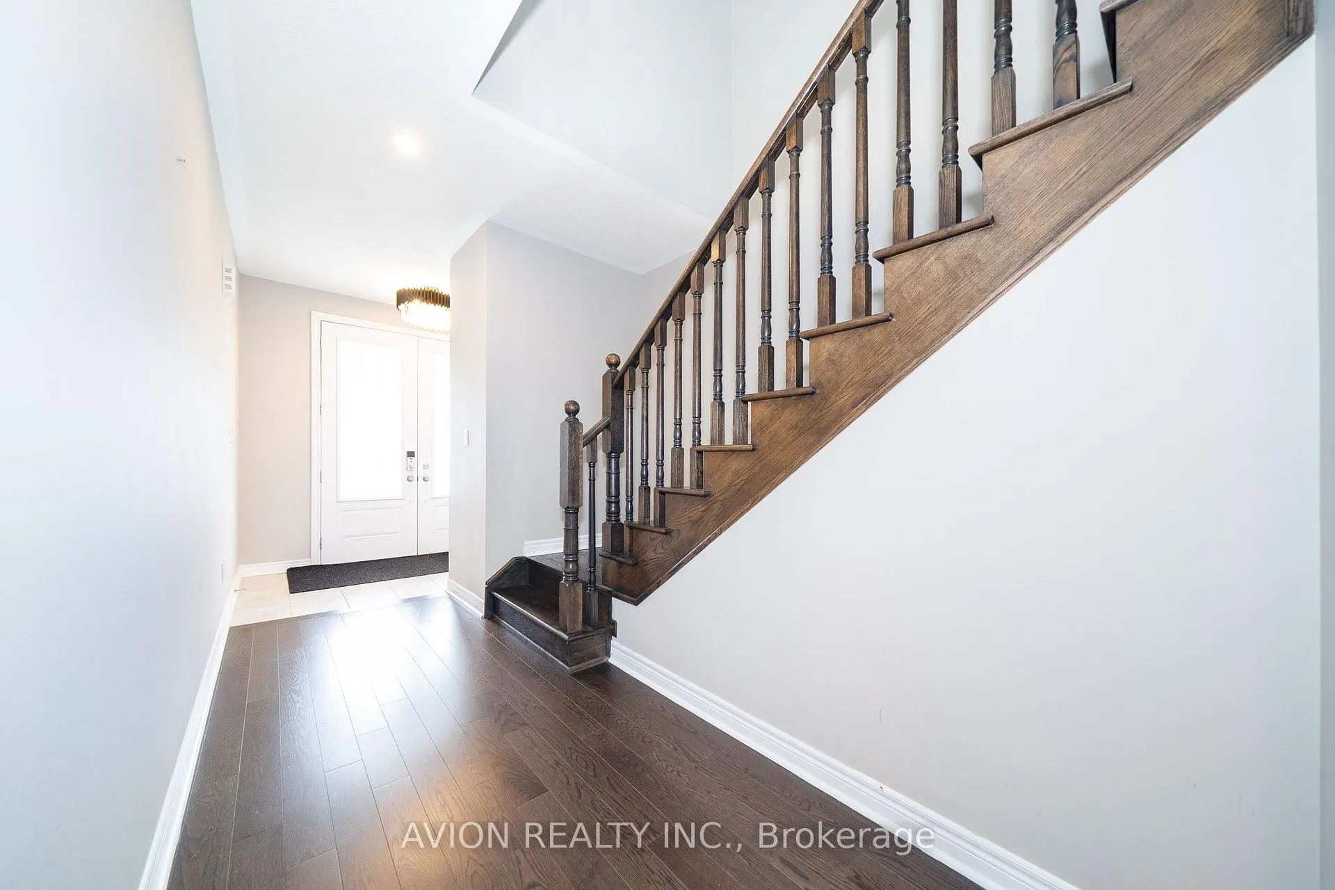 Photo 3 of 1034 Tigerlily Trail, Pickering, Rural Pickering — HOMEH