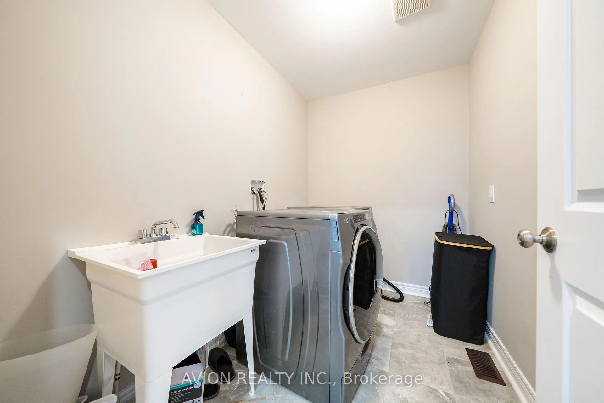 Photo 24 of 1034 Tigerlily Trail, Pickering, Rural Pickering — HOMEH