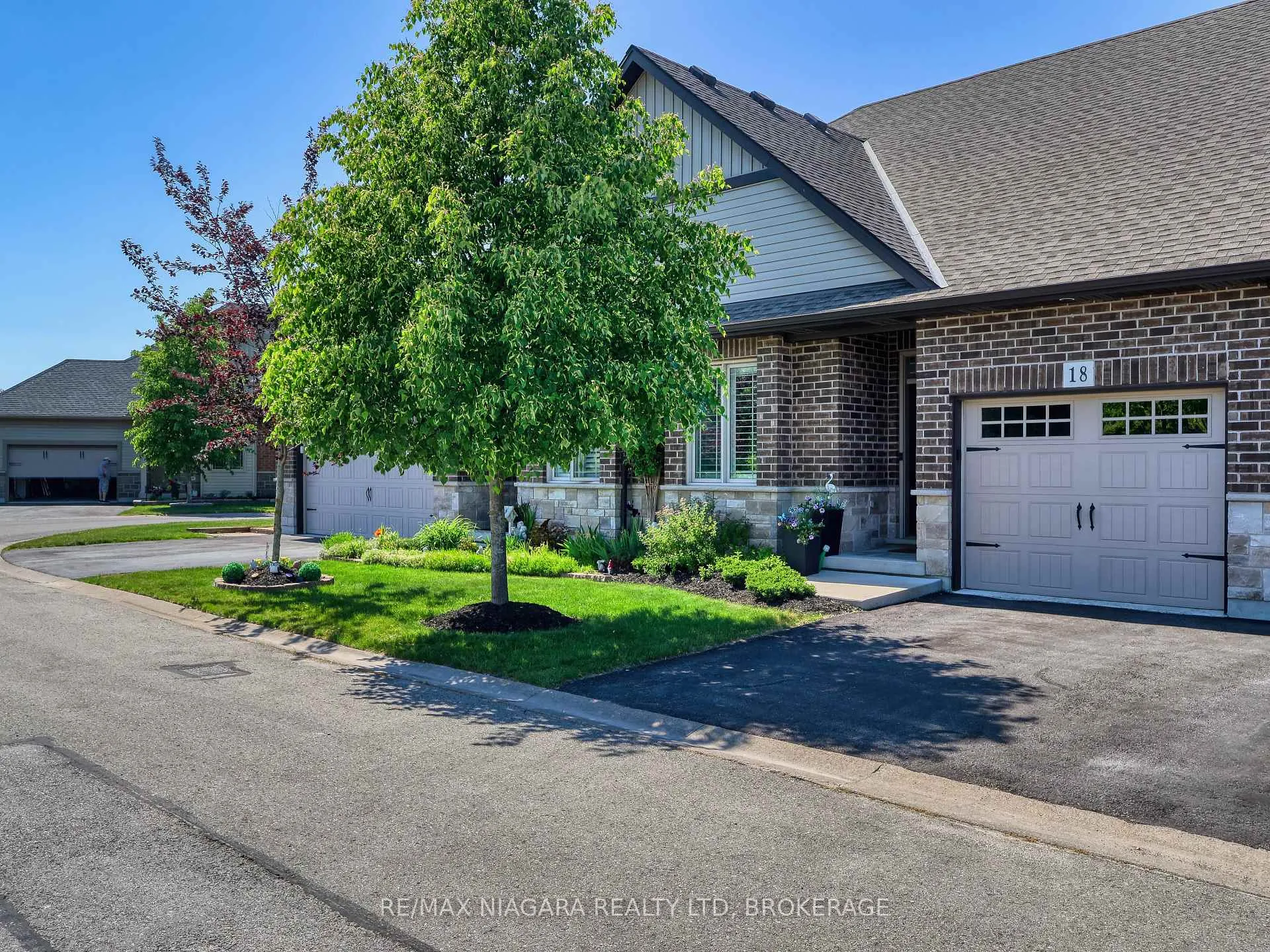 Photo 2 of Unit 18, 9528 Hendershot Boulevard, Niagara Falls, Forestview — HOMEH