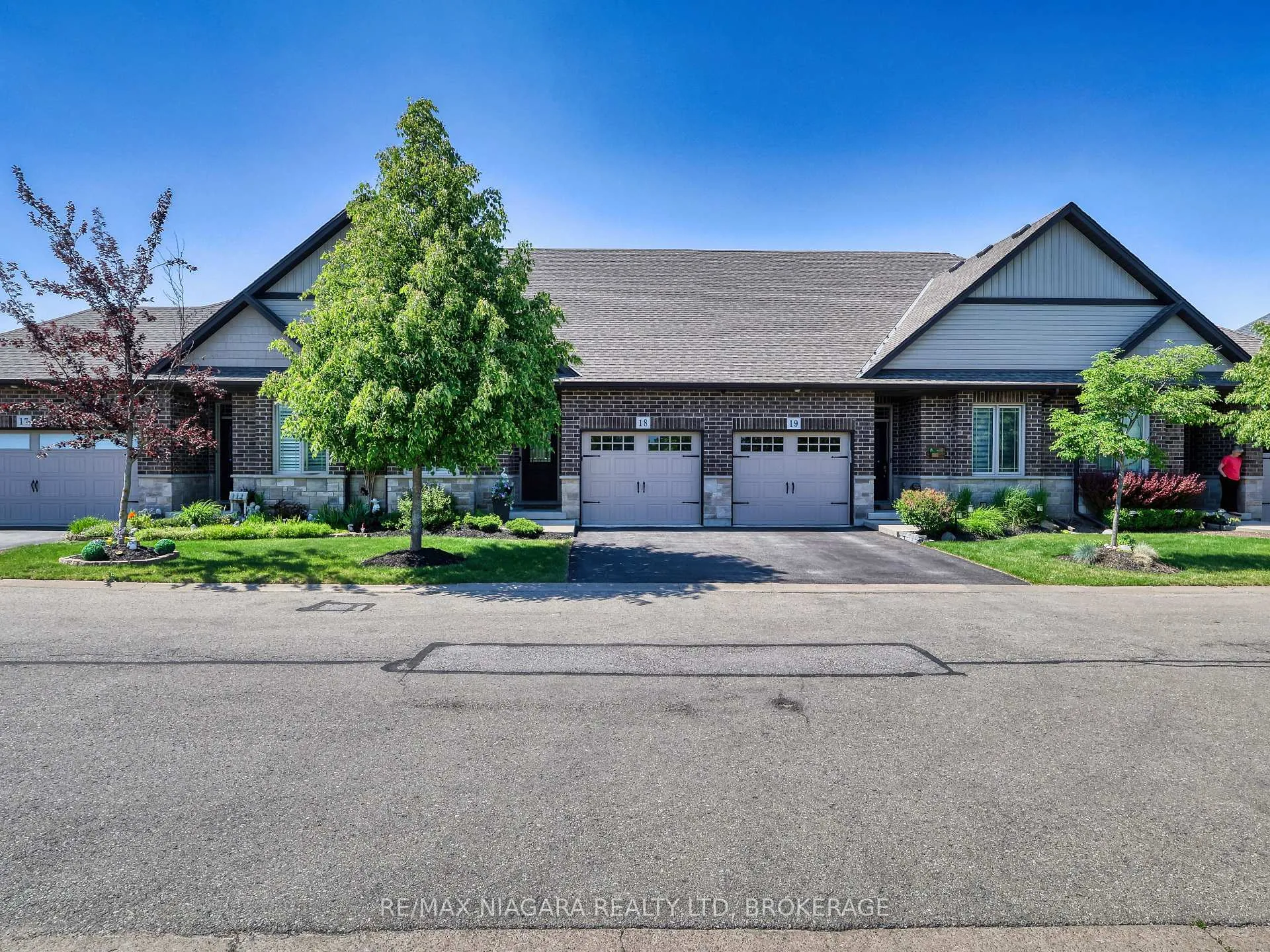 Photo 3 of Unit 18, 9528 Hendershot Boulevard, Niagara Falls, Forestview — HOMEH