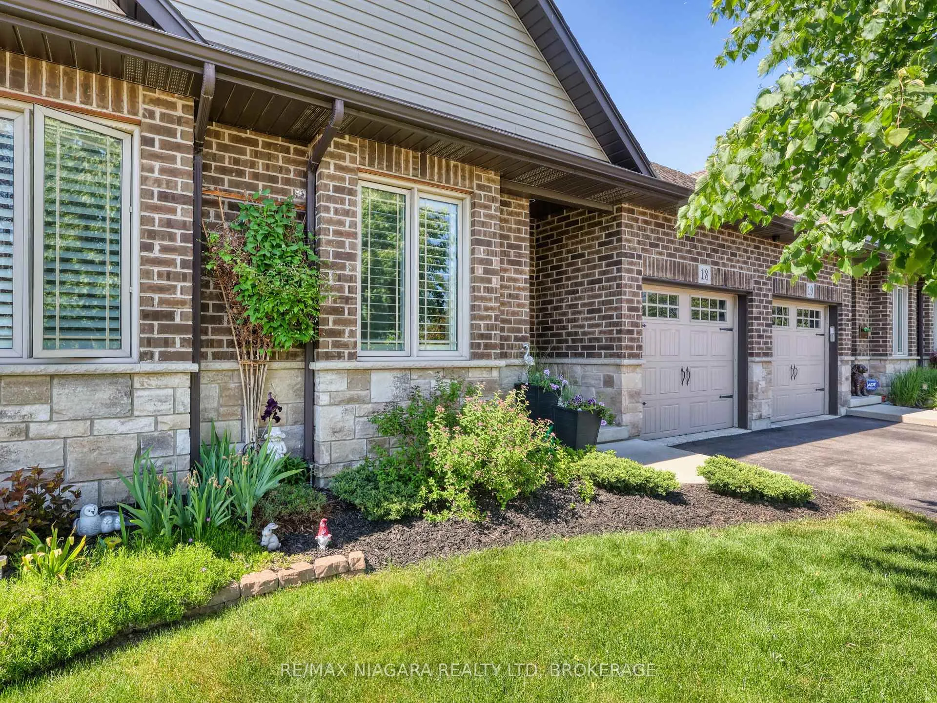 Photo 4 of Unit 18, 9528 Hendershot Boulevard, Niagara Falls, Forestview — HOMEH