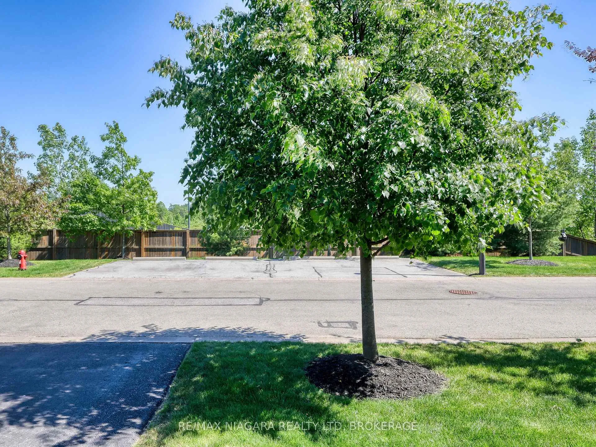 Photo 5 of Unit 18, 9528 Hendershot Boulevard, Niagara Falls, Forestview — HOMEH