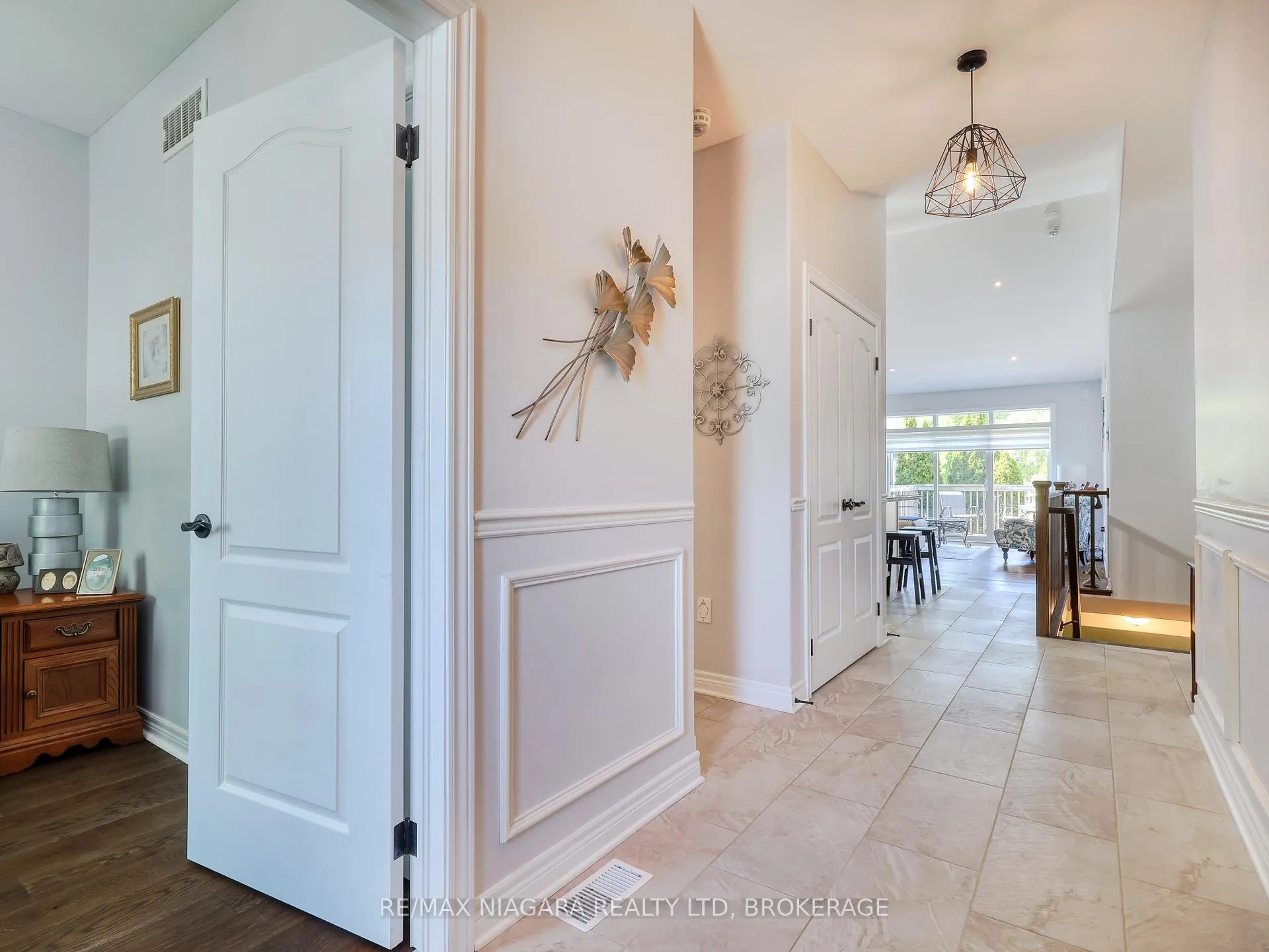 Photo 10 of Unit 18, 9528 Hendershot Boulevard, Niagara Falls, Forestview — HOMEH
