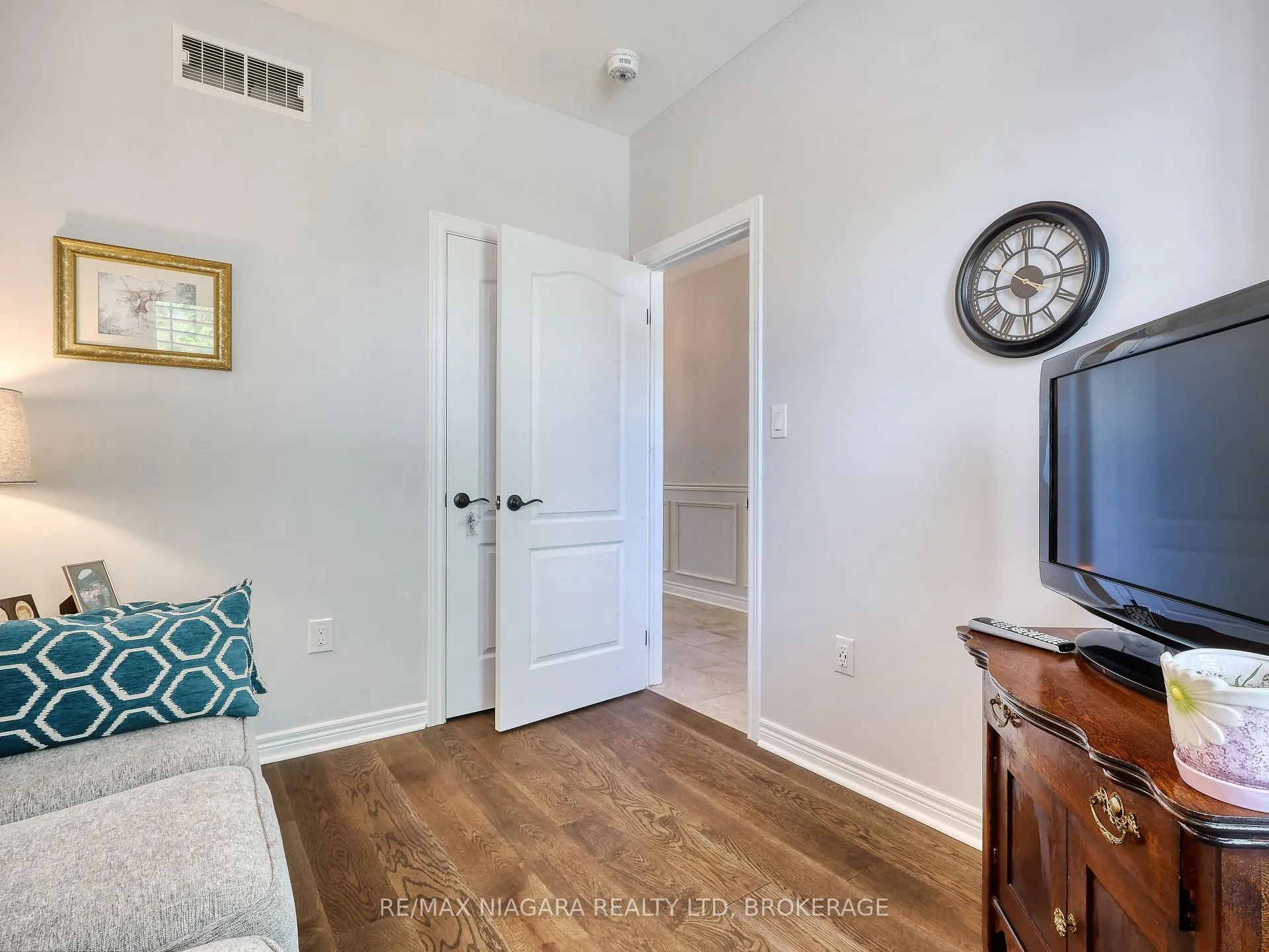 Photo 12 of Unit 18, 9528 Hendershot Boulevard, Niagara Falls, Forestview — HOMEH