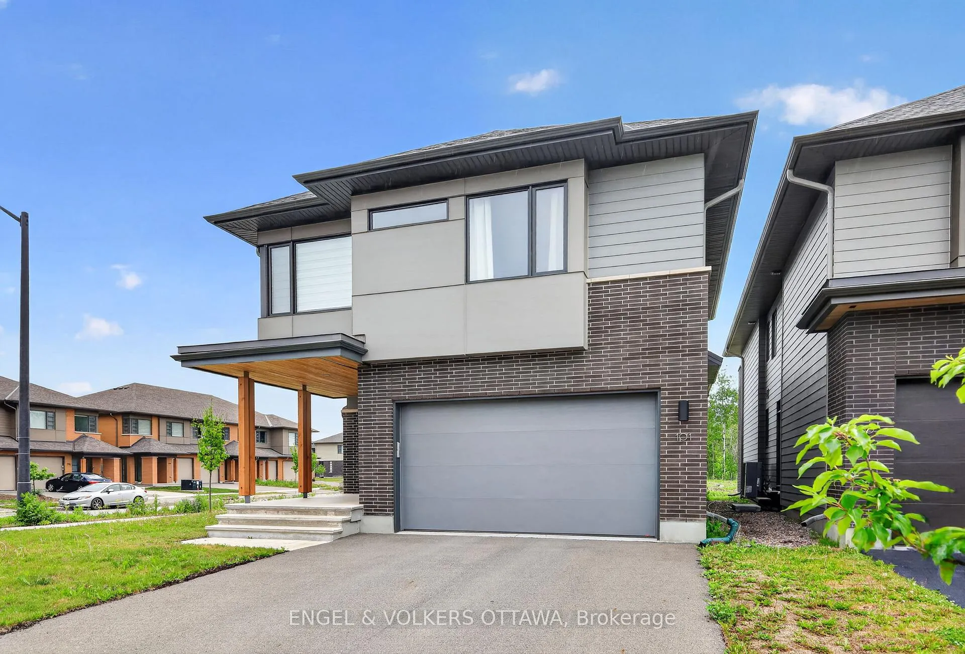 Photo 2 of 101 Orchestra Way, Ottawa, Riverside South/Gloucester Glen — HOMEH