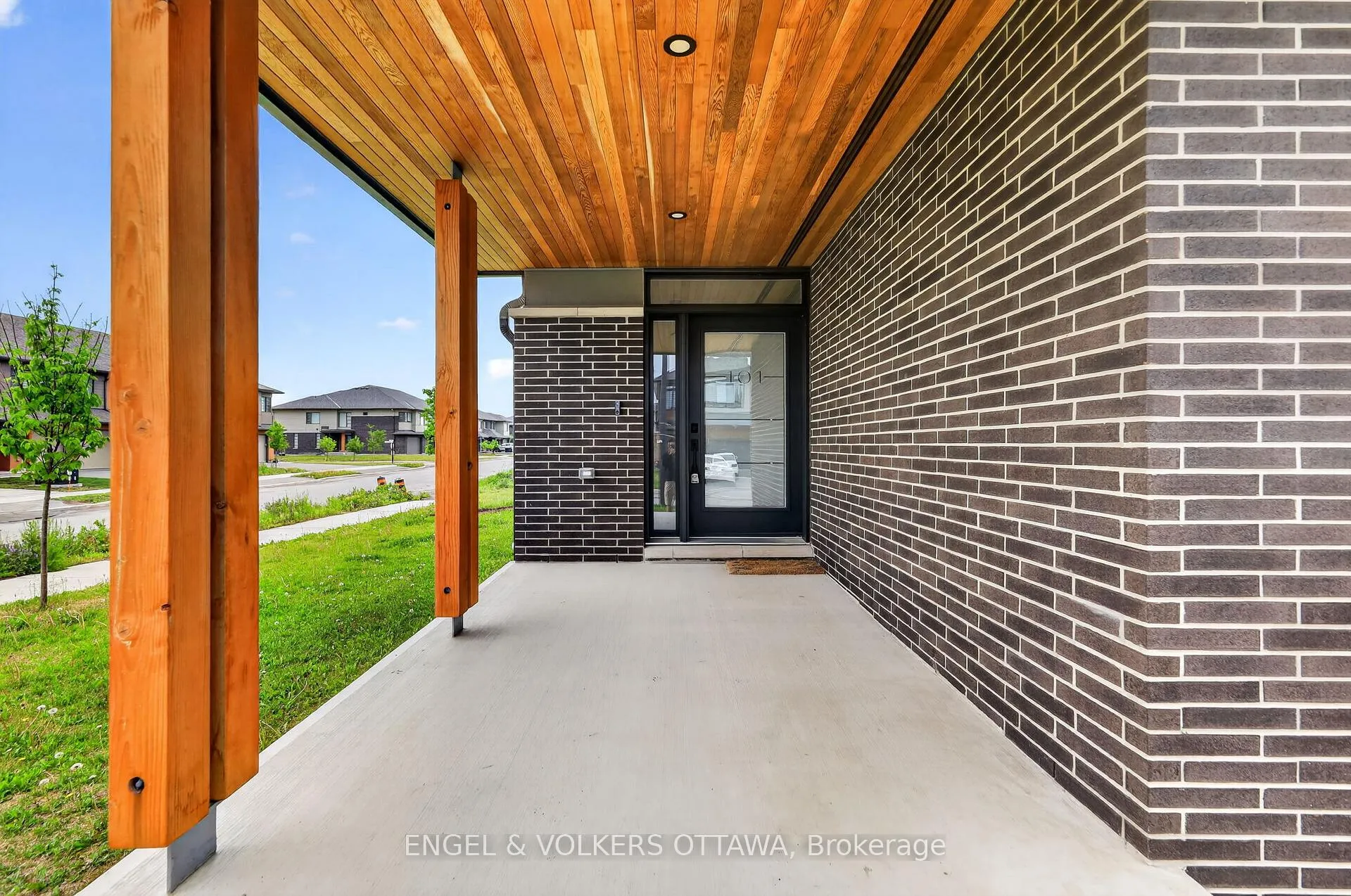 Photo 4 of 101 Orchestra Way, Ottawa, Riverside South/Gloucester Glen — HOMEH