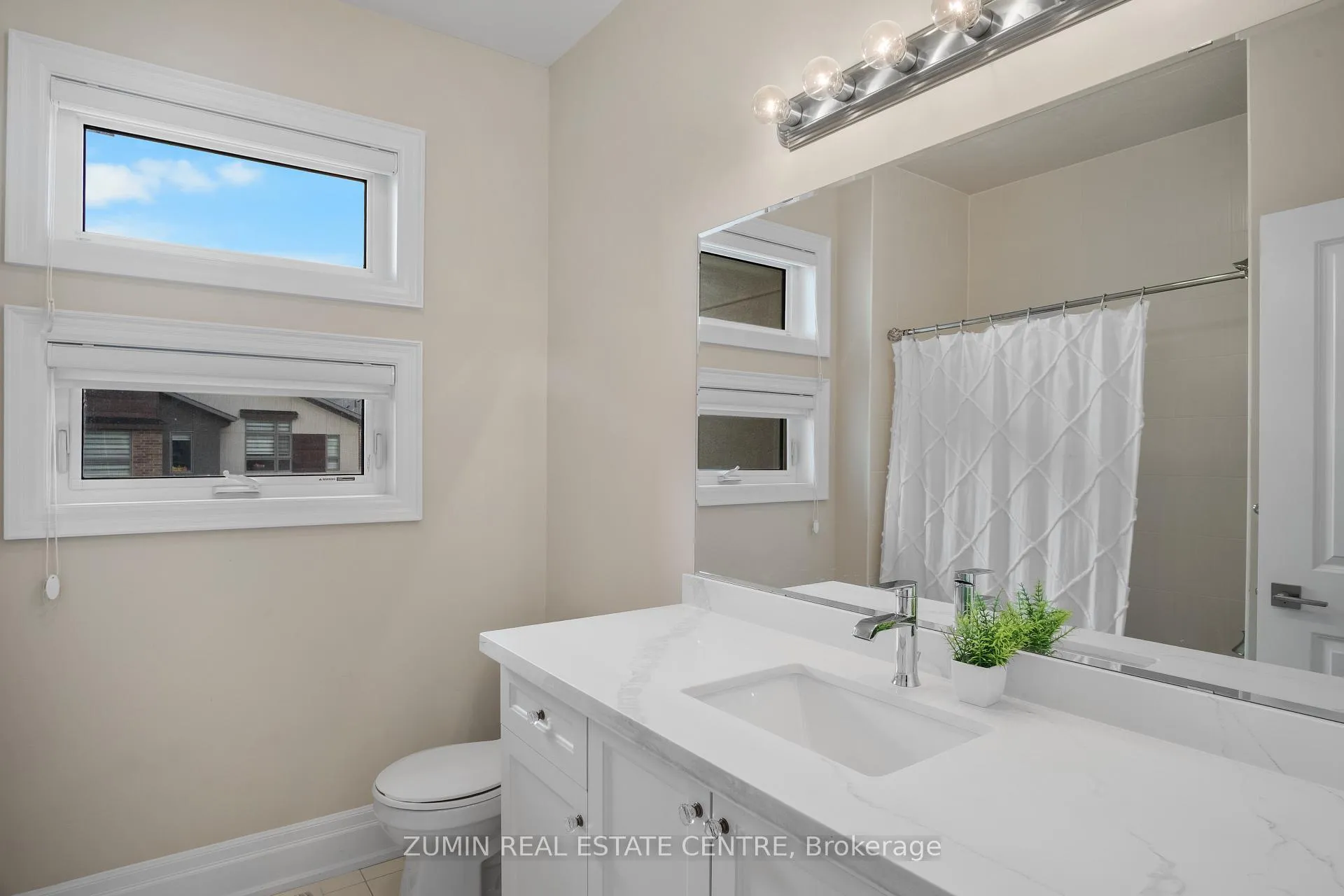 Photo 21 of 39 Lyle Way, Brampton, Credit Valley — HOMEH