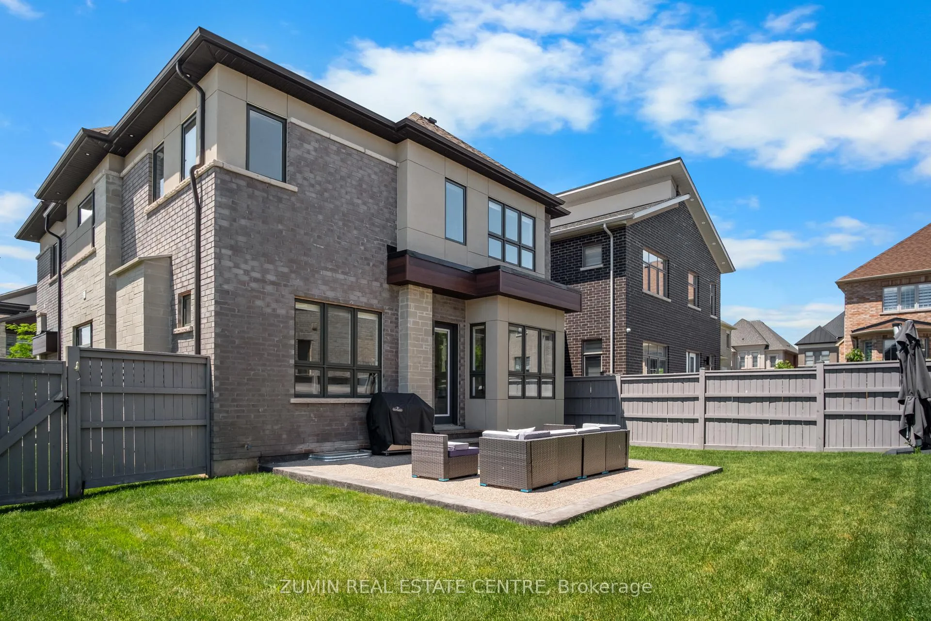 Photo 37 of 39 Lyle Way, Brampton, Credit Valley — HOMEH