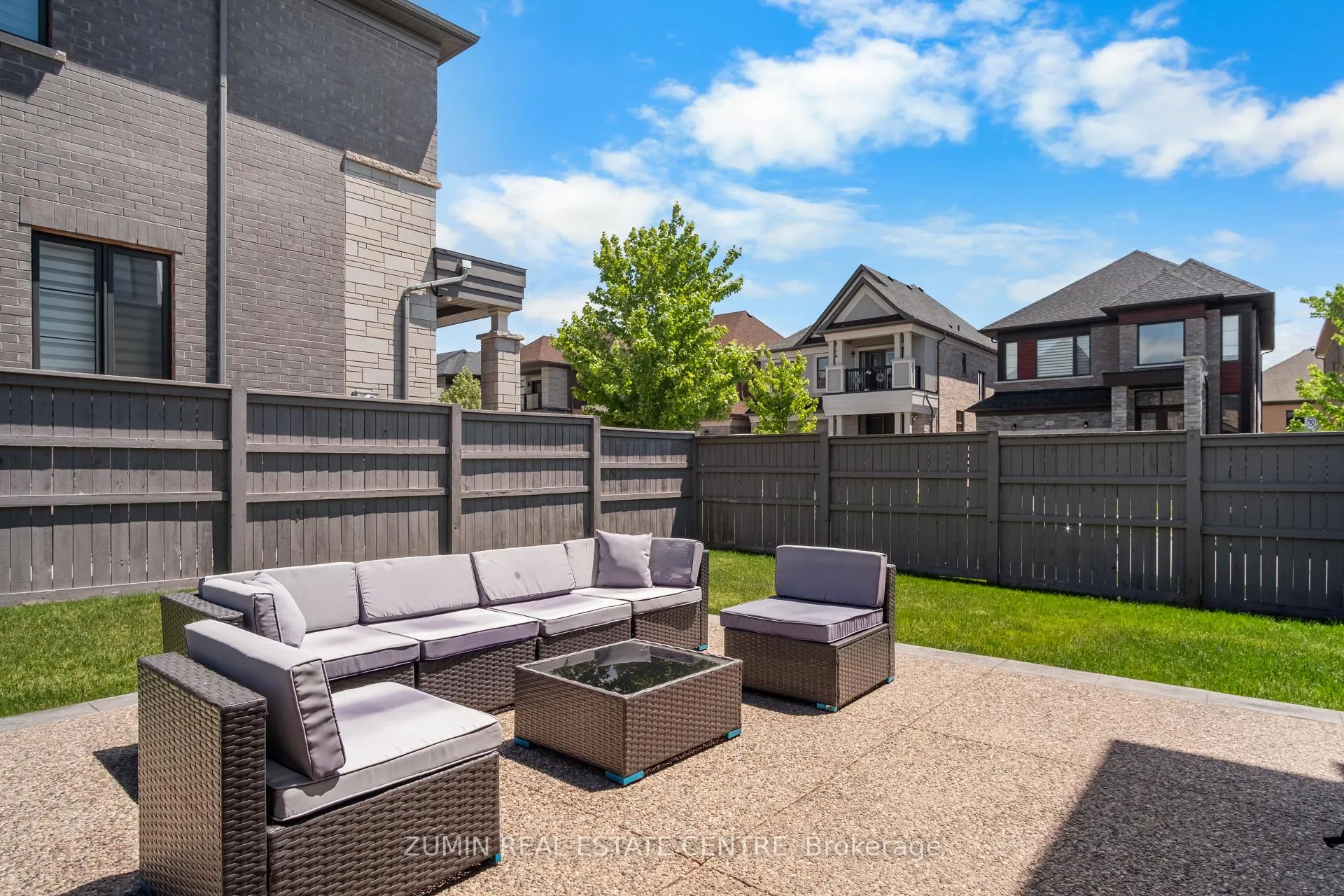 Photo 40 of 39 Lyle Way, Brampton, Credit Valley — HOMEH