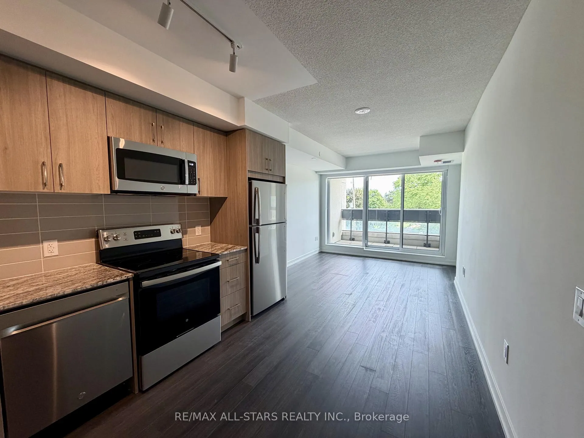 Front of Unit 221, 4010 Eglinton Avenue W
