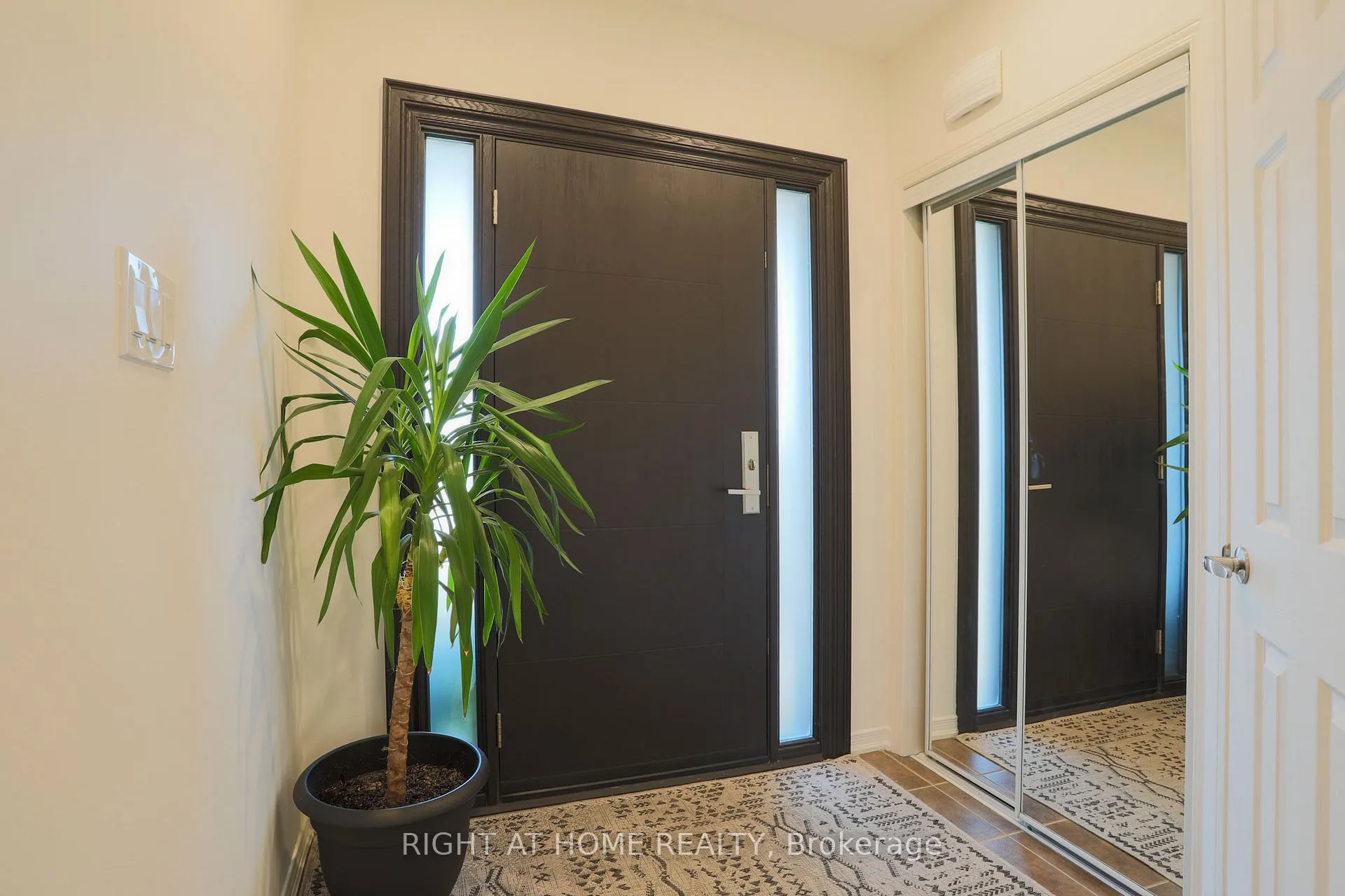 Photo 7 of 263 Golden Orchard Road, Vaughan, Patterson — HOMEH