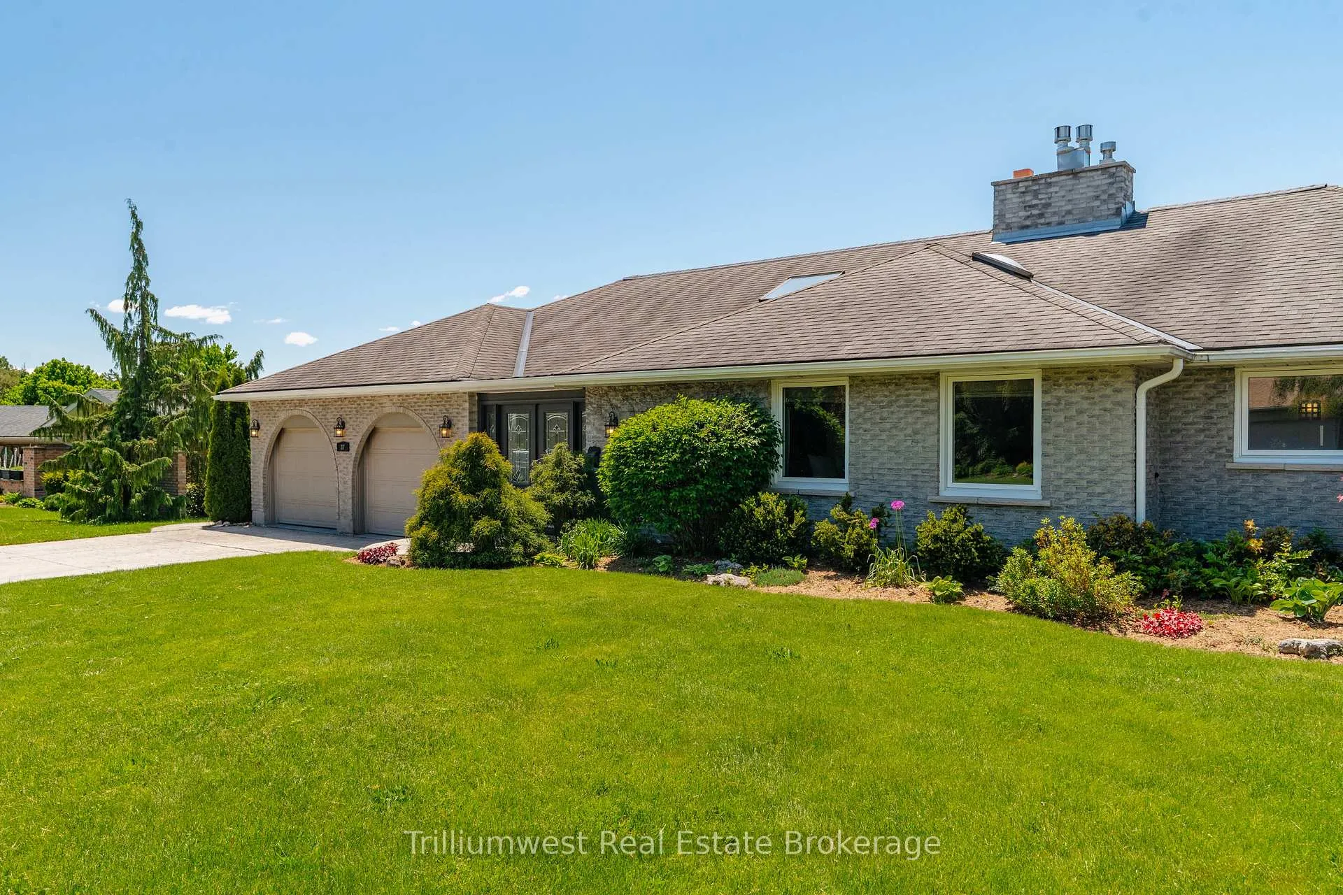 Photo 3 of 37 Blue Forest Crescent, Guelph/Eramosa, Rural Guelph/Eramosa East — HOMEH