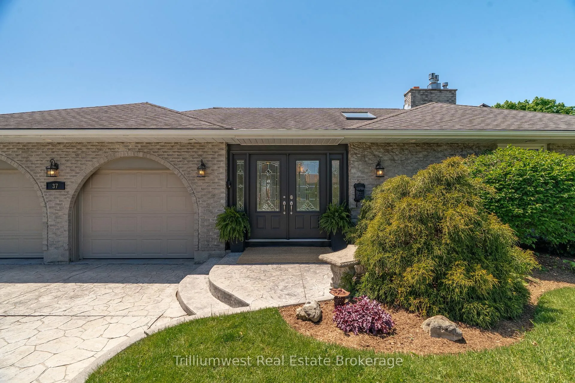 Photo 4 of 37 Blue Forest Crescent, Guelph/Eramosa, Rural Guelph/Eramosa East — HOMEH