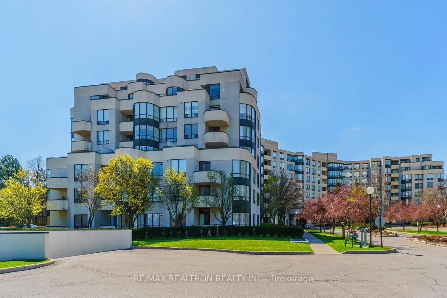 Front of Unit 105, 333 Clark Avenue W