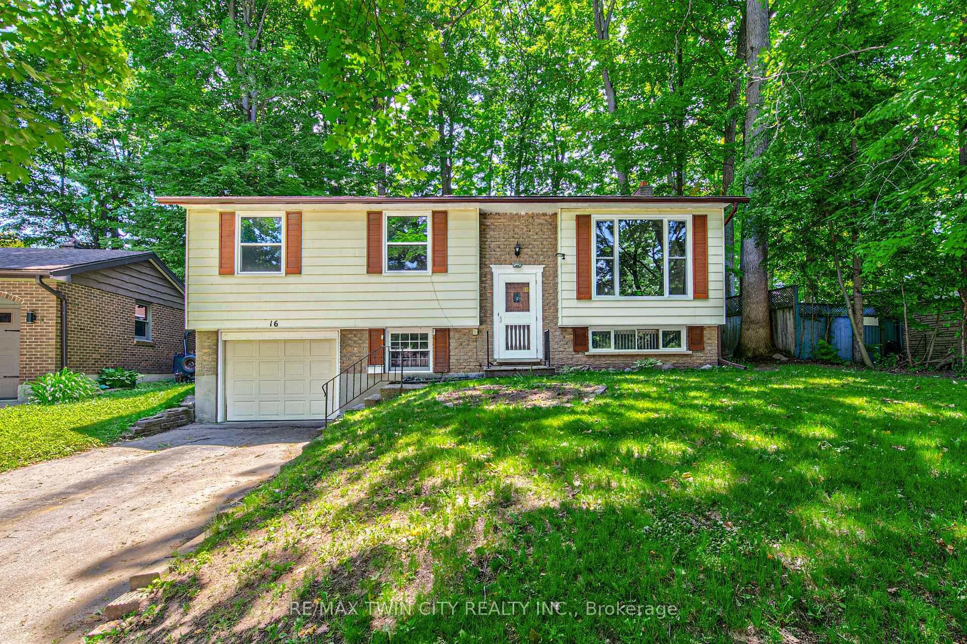 Front of 16 Dogwood Place