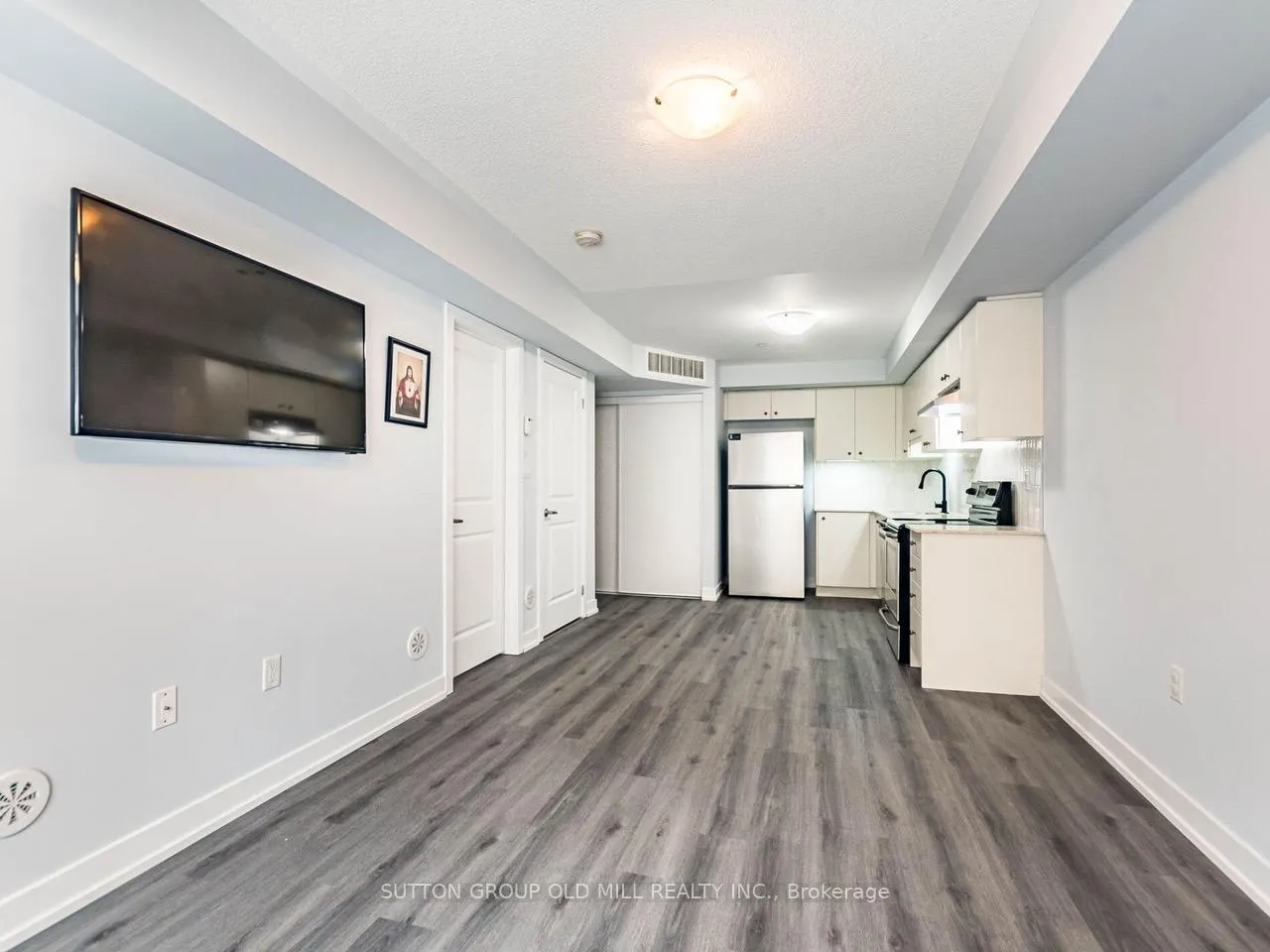 Photo 7 of Unit 301, 6 Drummond Street, Etobicoke, Mimico — HOMEH